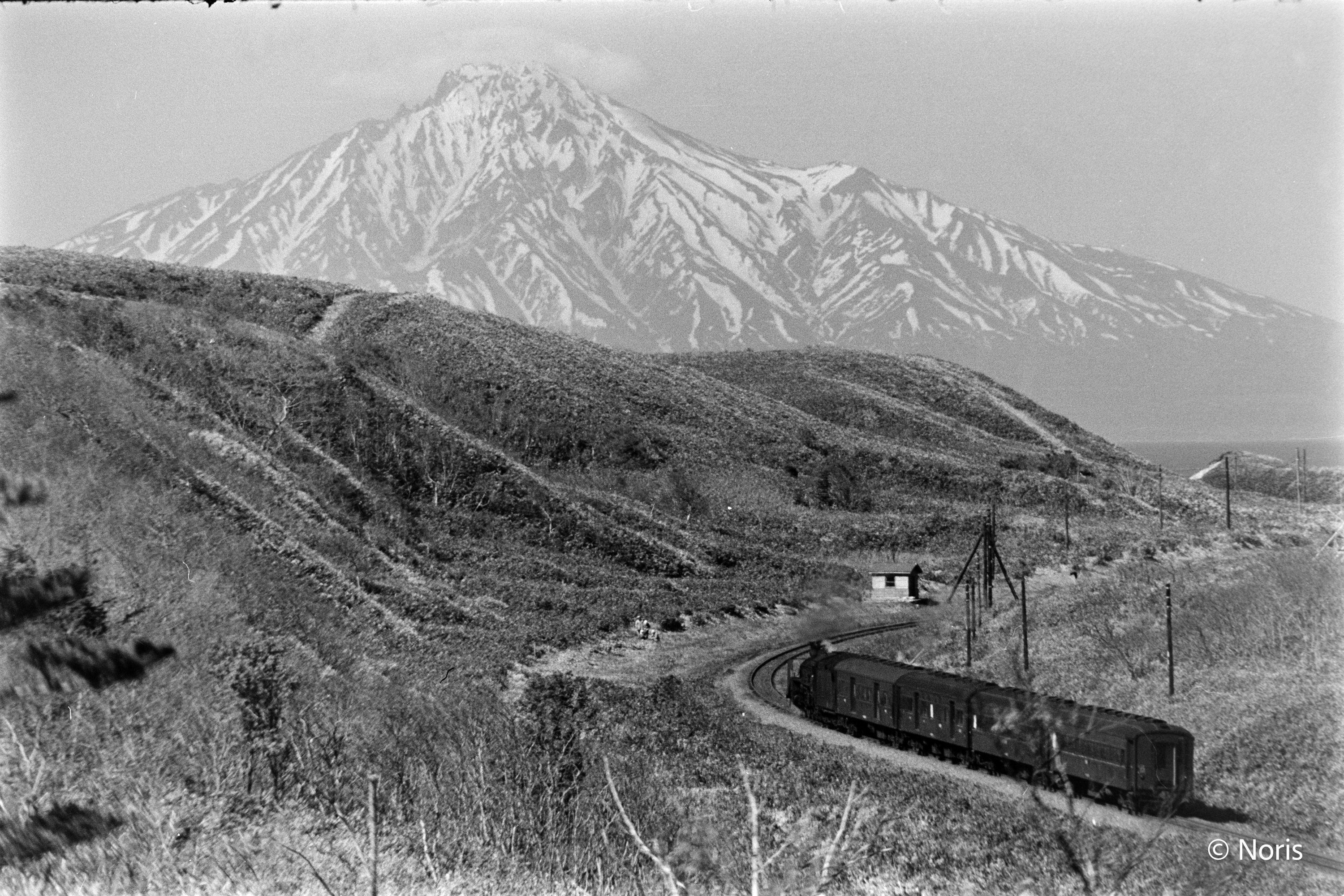 鉄道写真 蒸気機関車 鉄橋 モノクロ 鉄道写真 蒸気機関車 モノクロ 【公式通販】