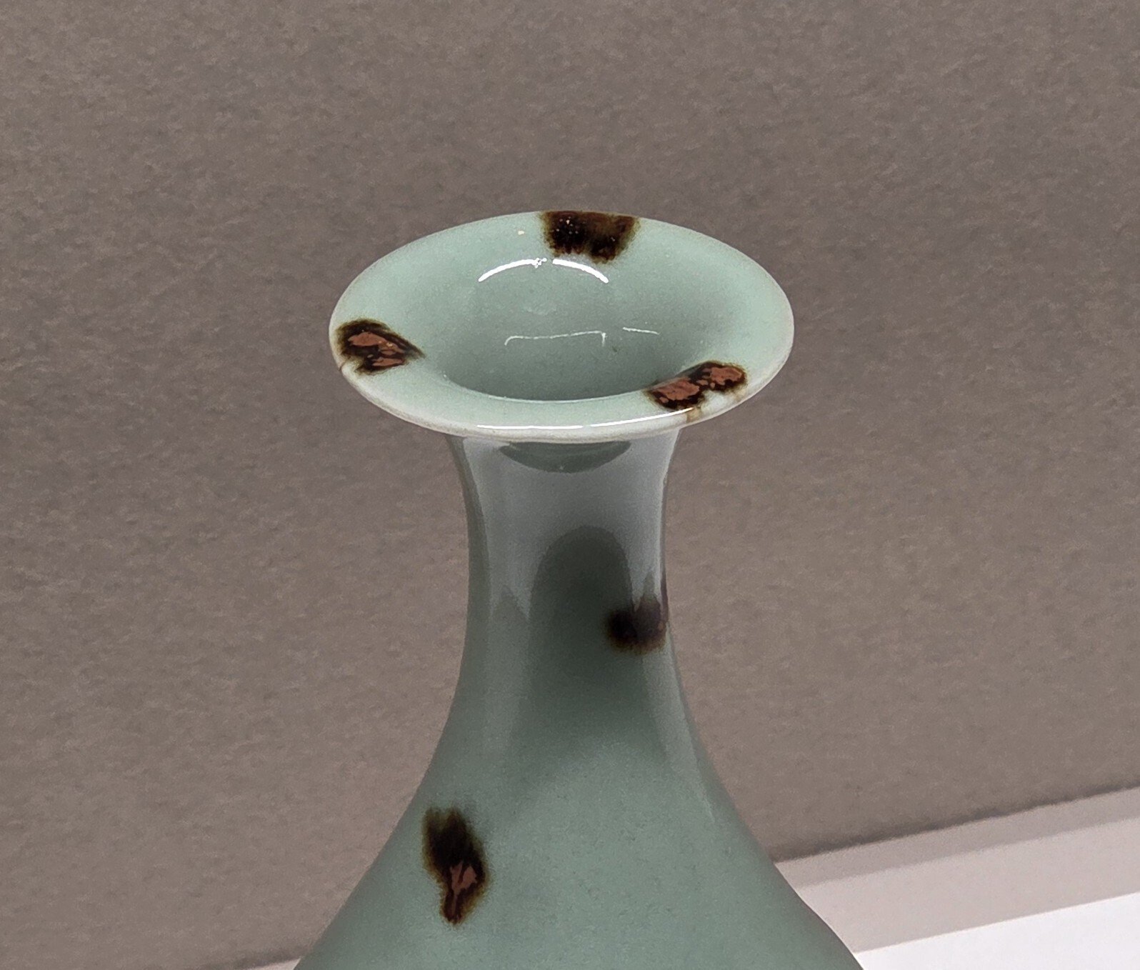 安宅コレクションの飛青磁花生｜iogimachi