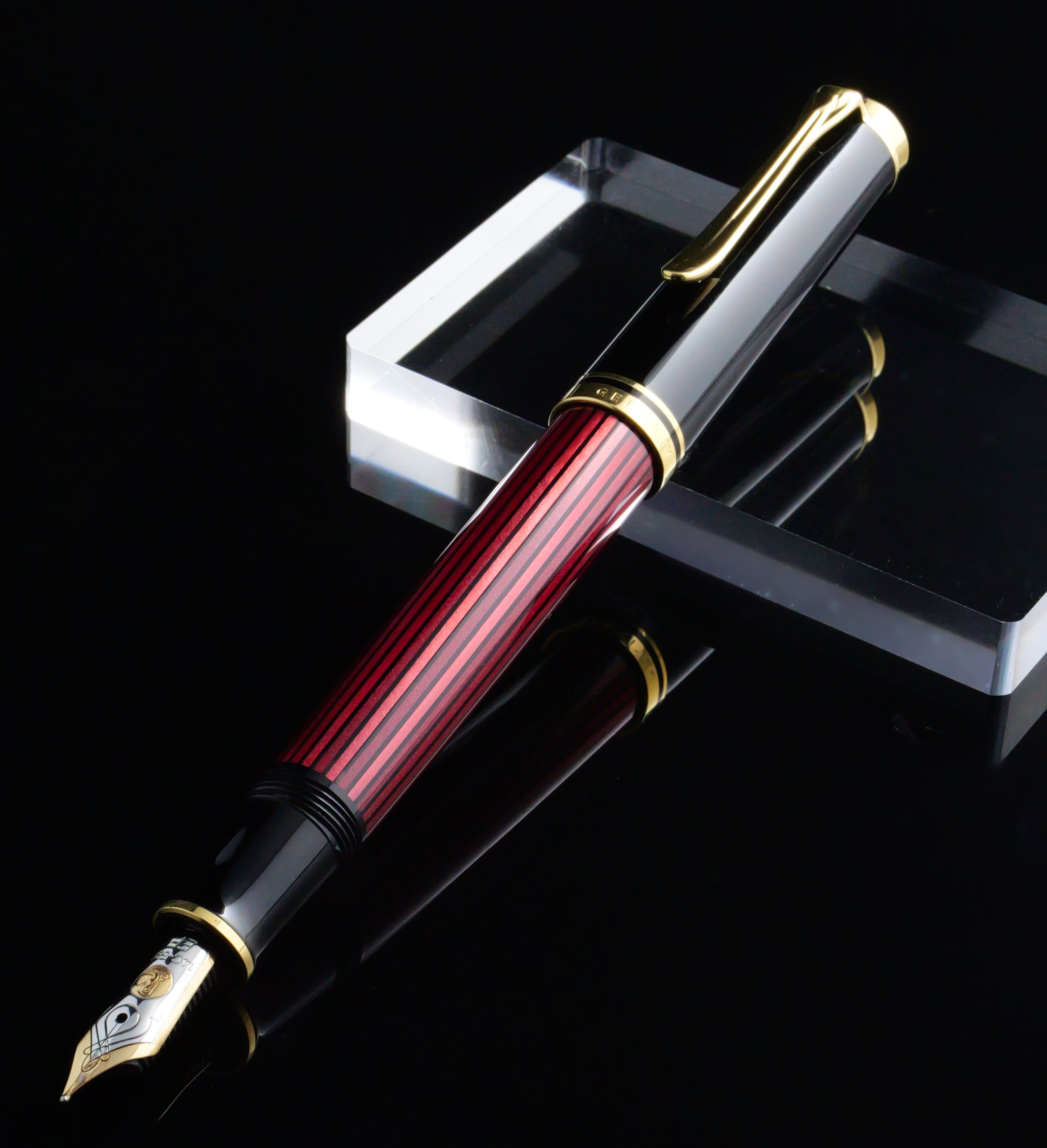 赤縞のスーべレーン：Pelikan Souverän M400 Red Stripe｜Hideo Takehara
