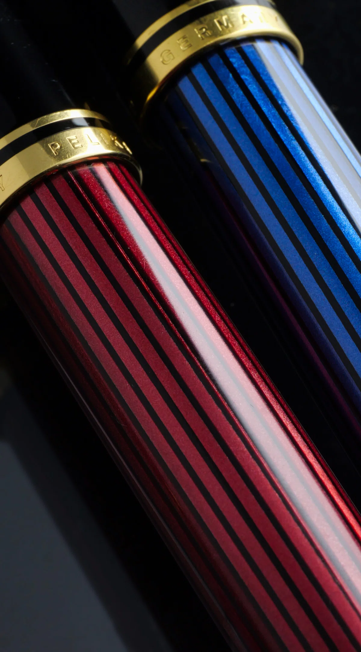 赤縞のスーべレーン：Pelikan Souverän M400 Red Stripe｜Hideo Takehara