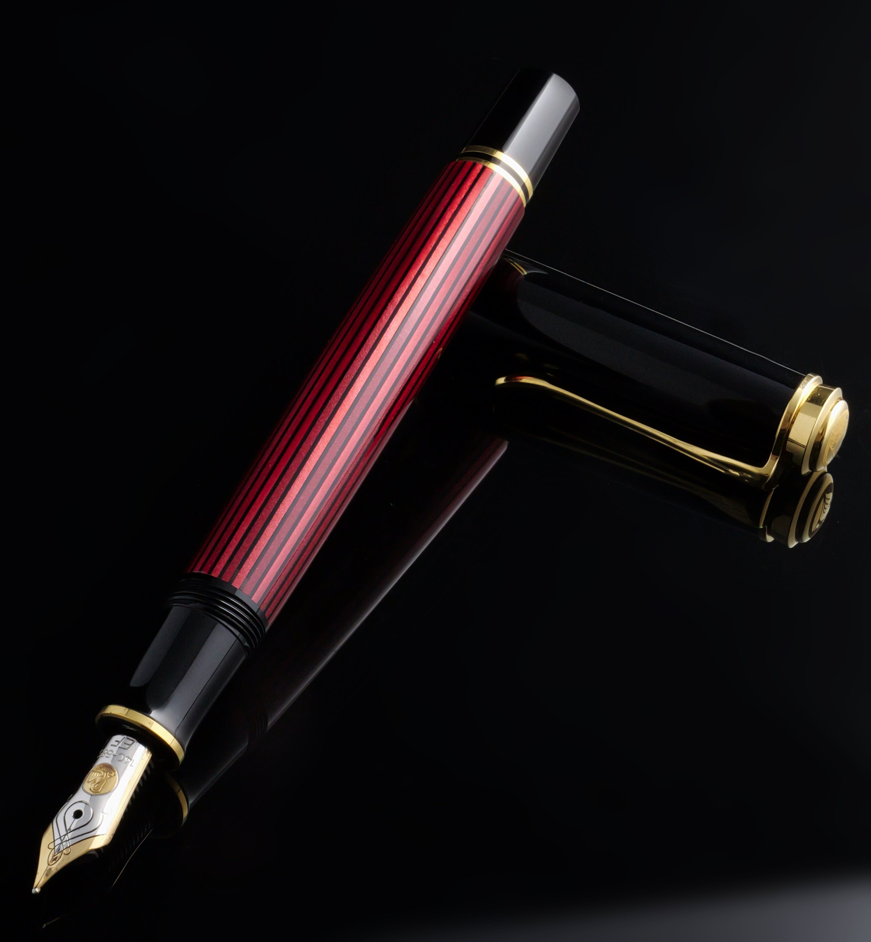 赤縞のスーべレーン：Pelikan Souverän M400 Red Stripe｜Hideo