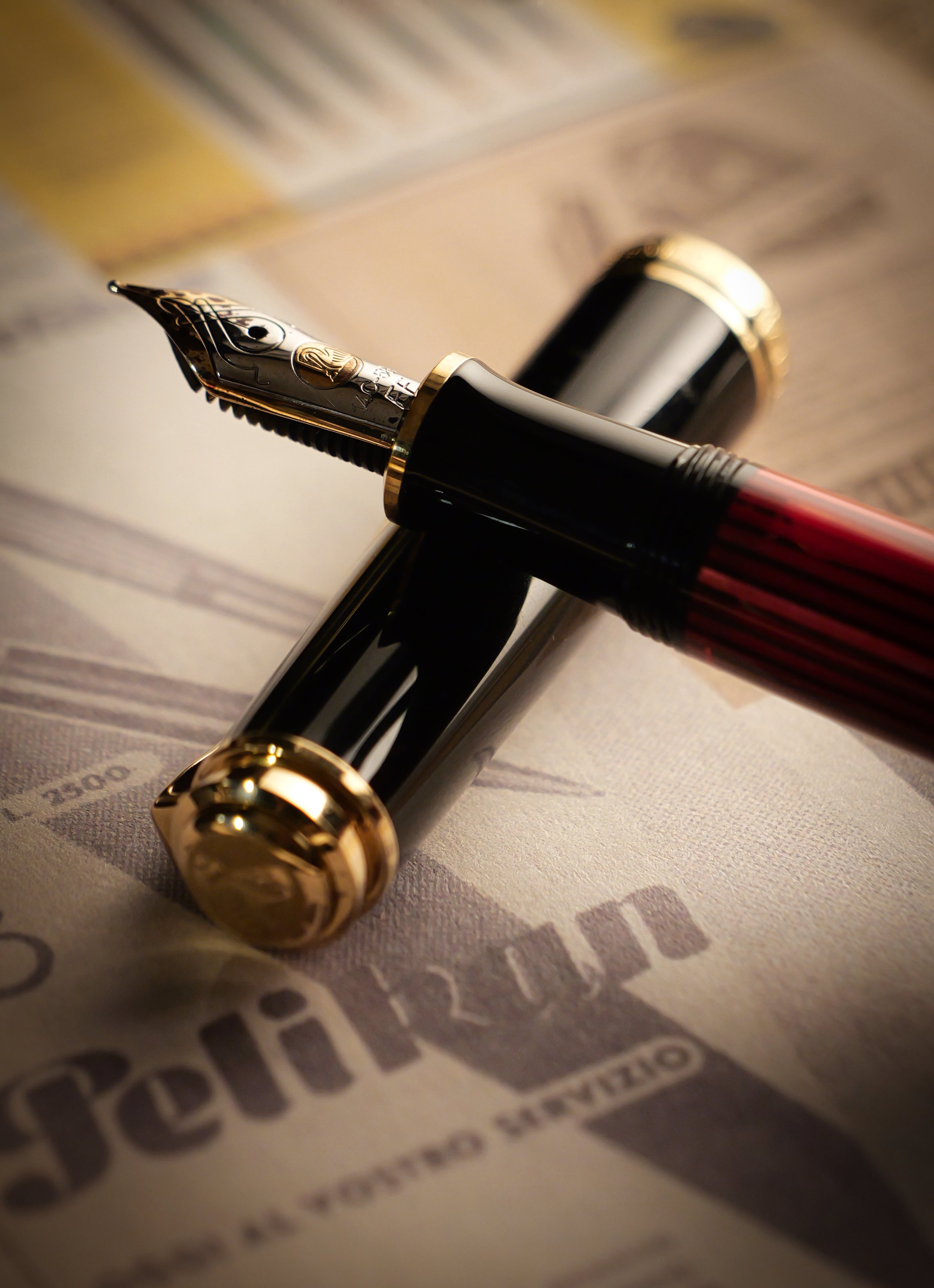 赤縞のスーべレーン：Pelikan Souverän M400 Red Stripe｜Hideo