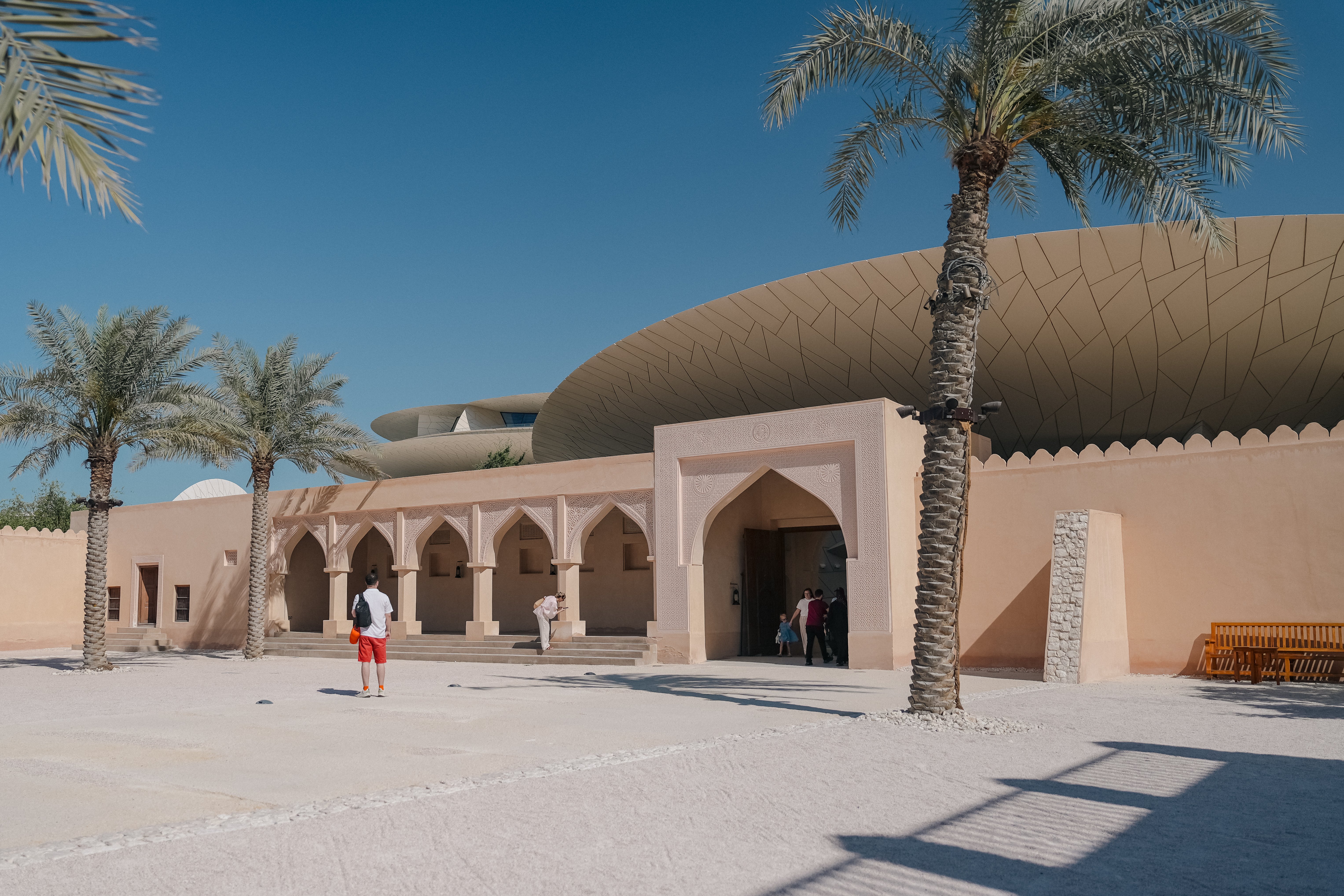 カタール国立博物館】“砂漠のバラ”が咲く場所で、時を超える旅をした