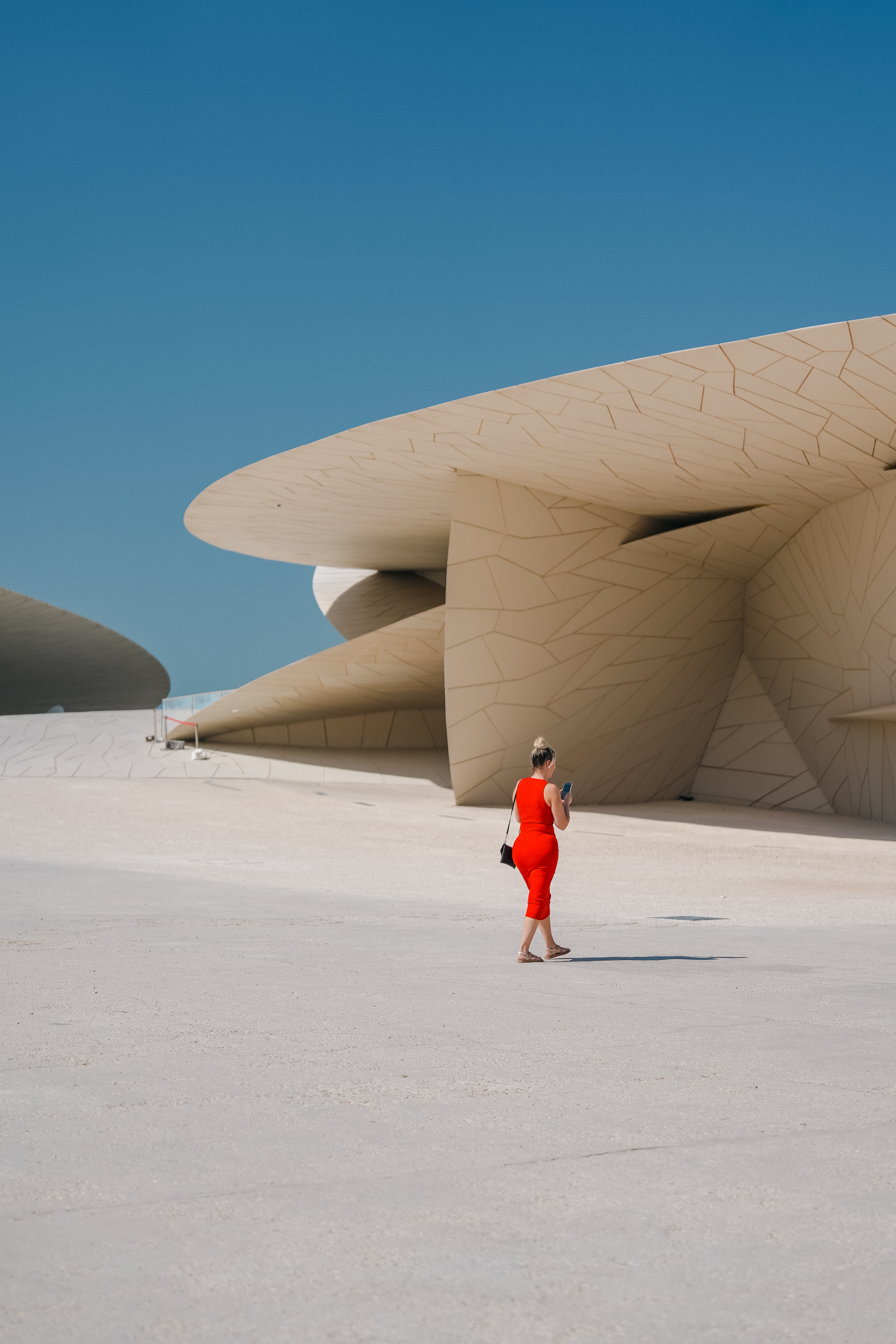 カタール国立博物館】“砂漠のバラ”が咲く場所で、時を超える旅をした