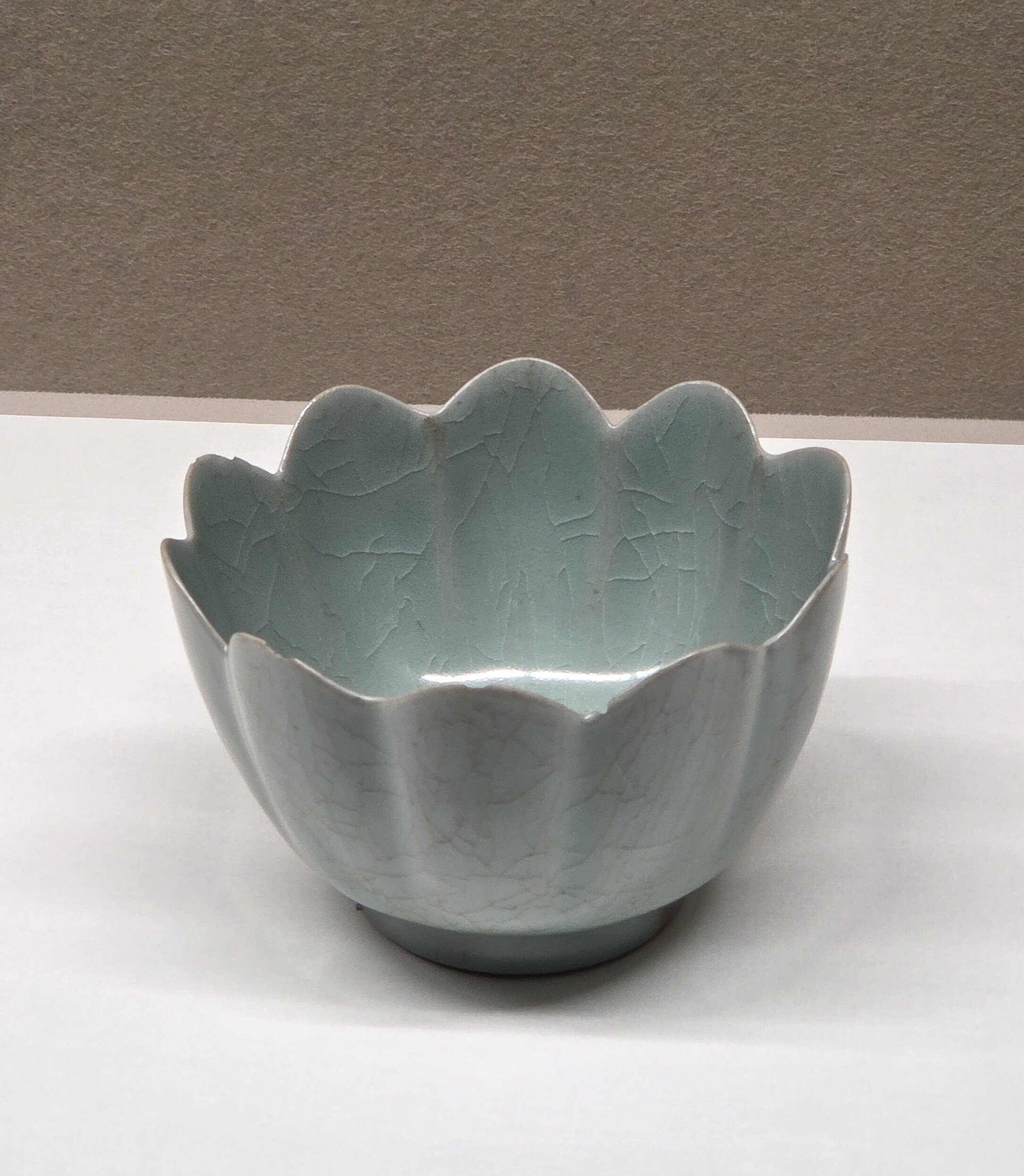 青磁花生 青磁の青はいつも同じ色ではない」国宝・飛青磁花生など名品集う
