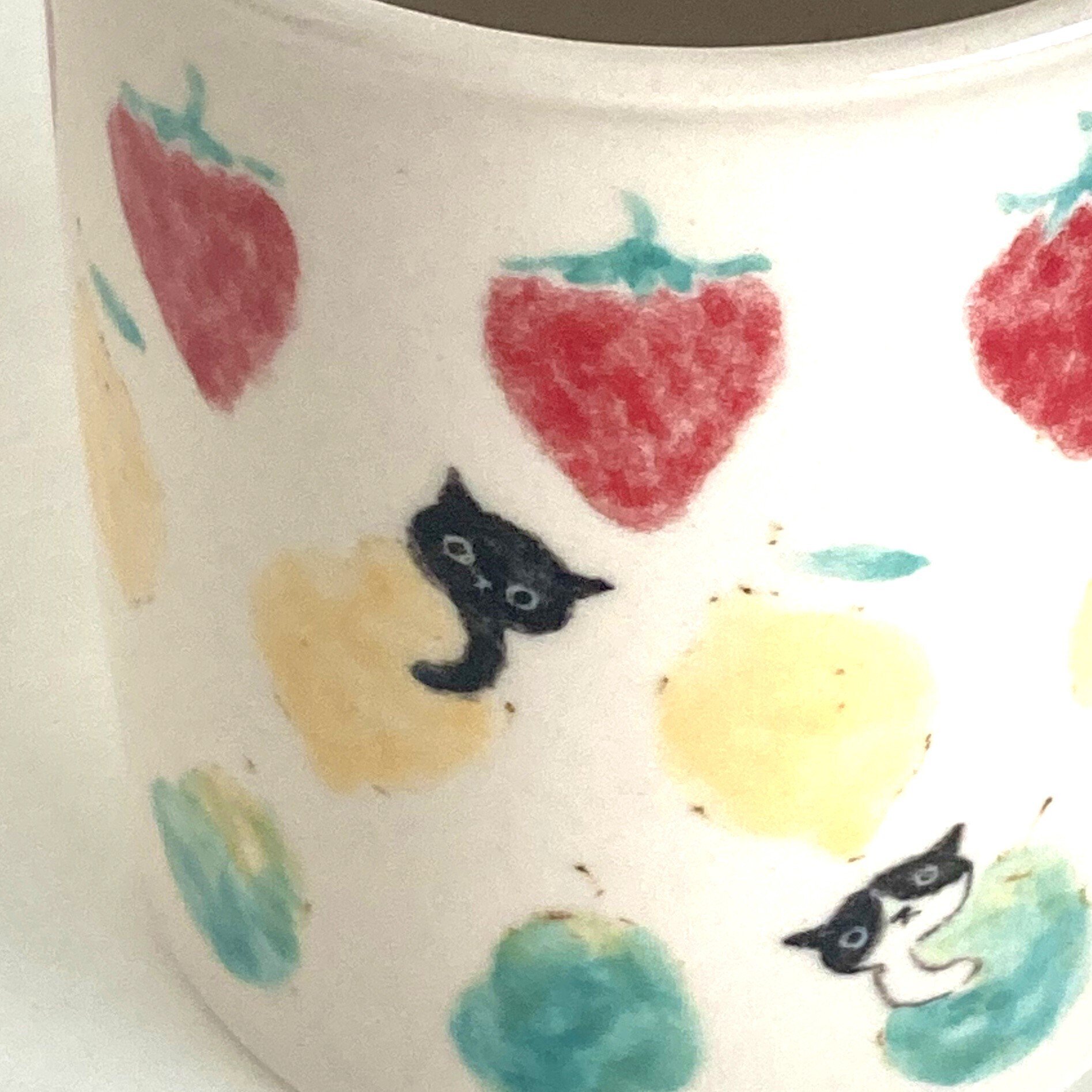 手描きアートの陶器製マグカップ 手描きのマグカップ、新作が完成！夏のおうち時間にも陶器の