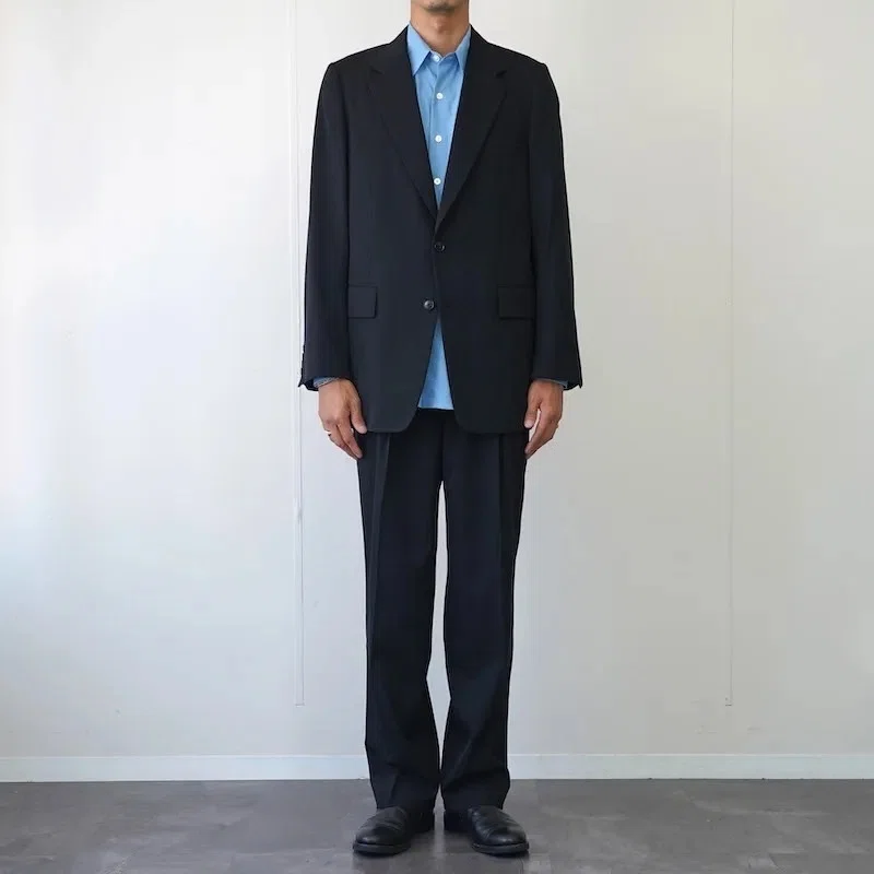 AURALEE「LIGHT WOOL MAX GABARDINE JACKET」― 究極の素材美をまとう一