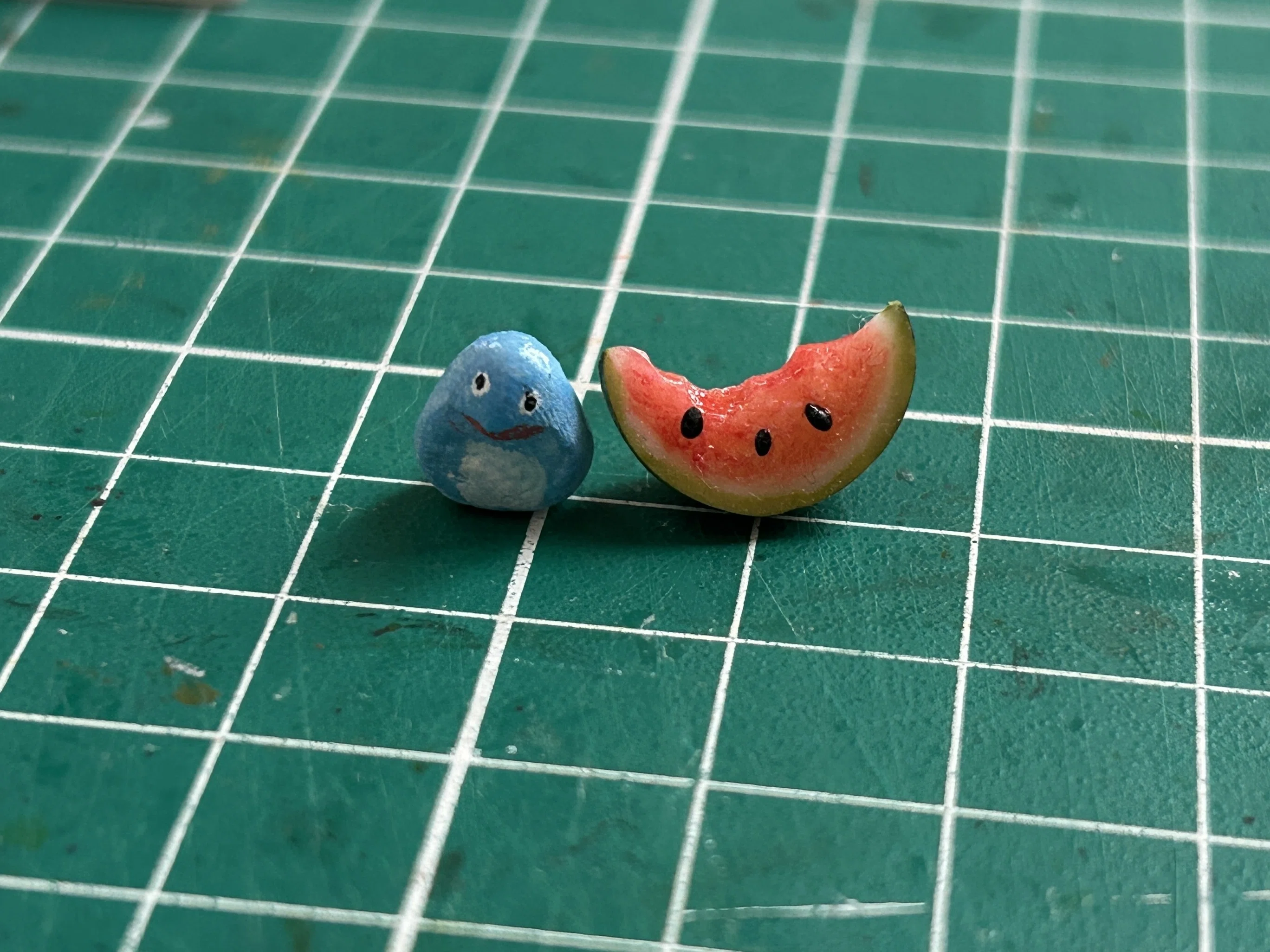 ミニチュア】スイカを食べる青ガエル登場｜goriy66