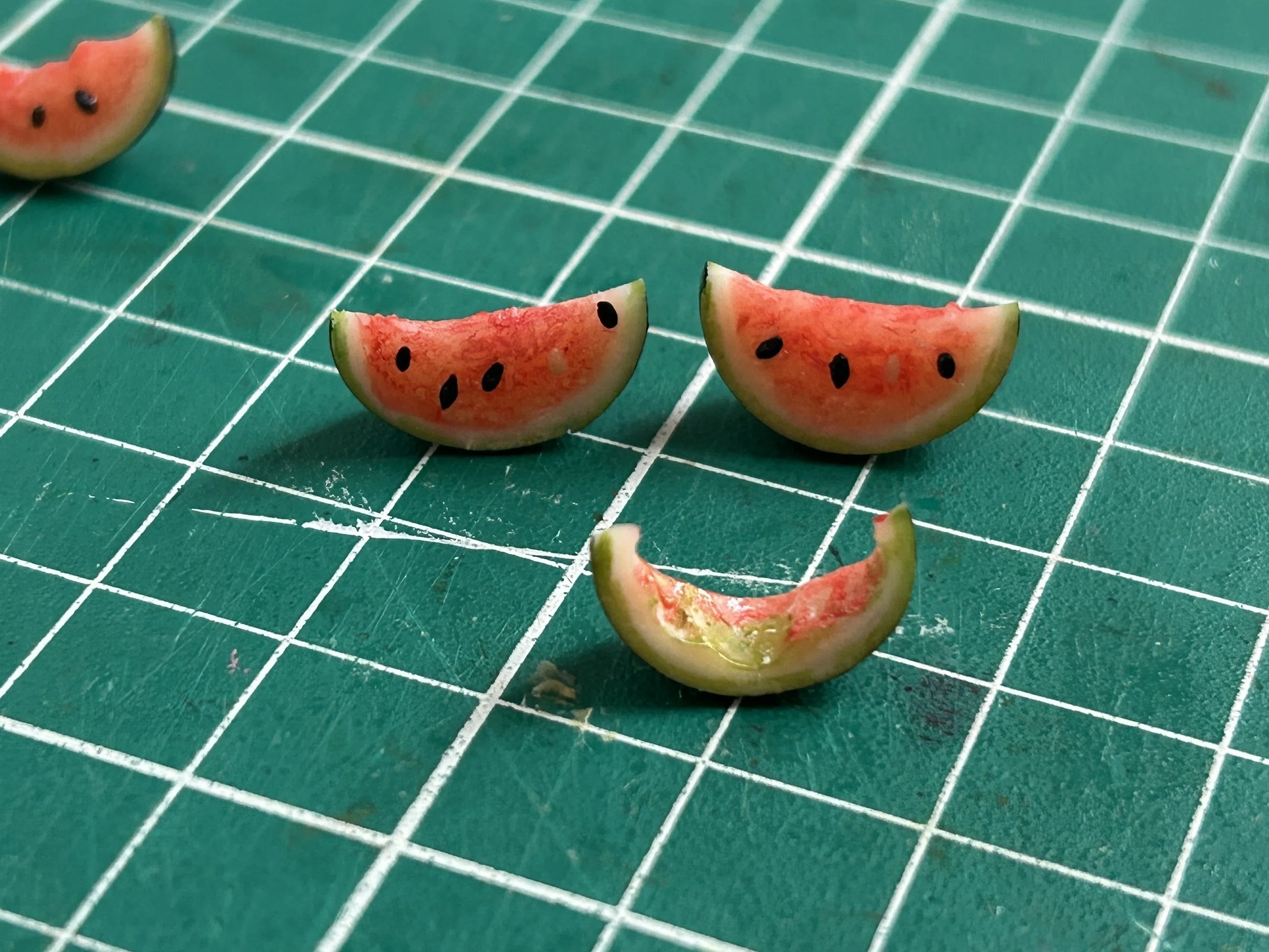 ミニチュア】スイカを食べる青ガエル登場｜goriy66