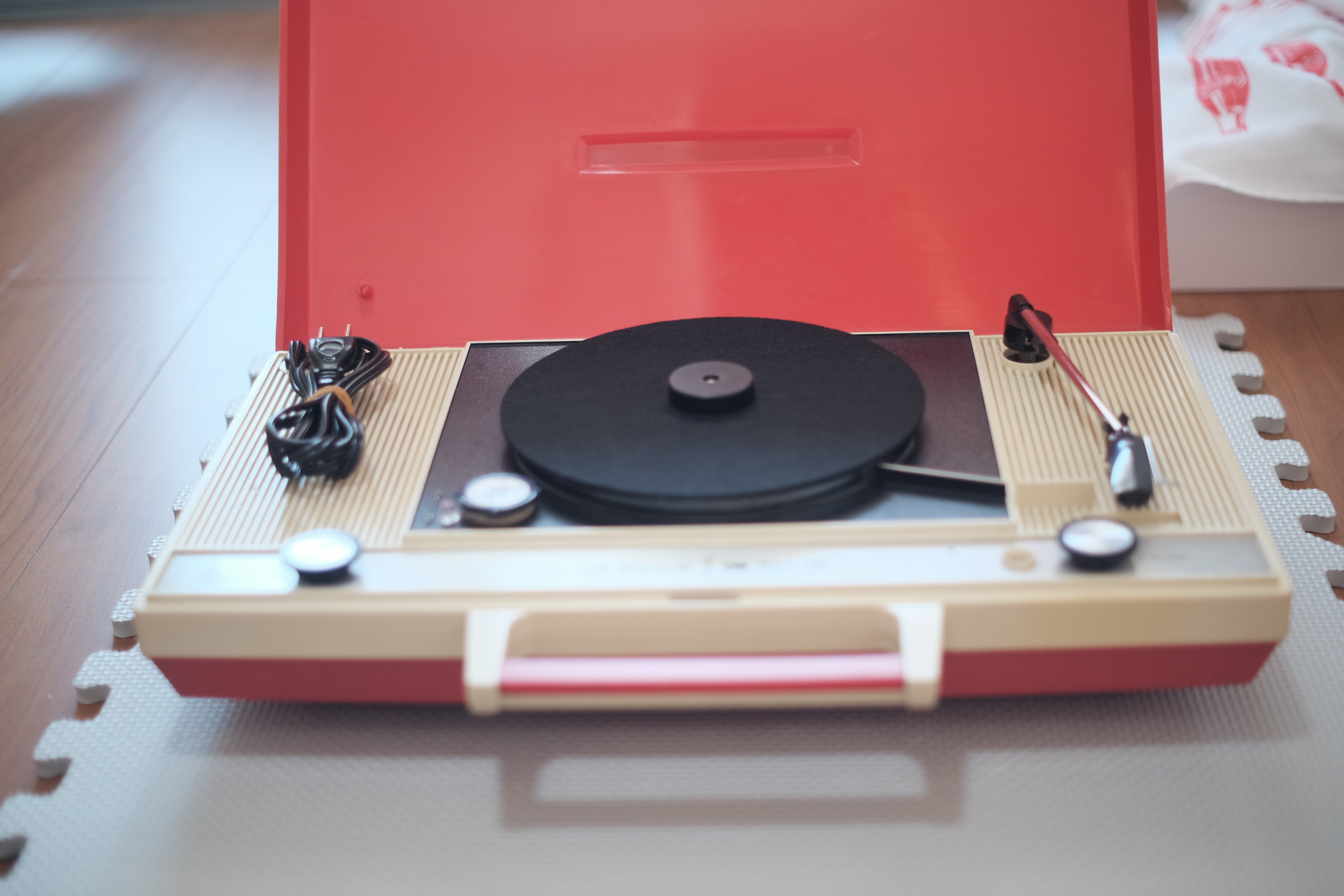 Victor DR-33 赤色 レコード・カセットデッキ 鮮やかな赤のレコードプレーヤー ビクター（Victor）｜PE-8400