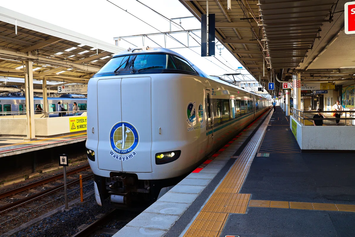 鈍行列車で和歌山の海を見ながら本州最南端へ行った話｜じょじょ