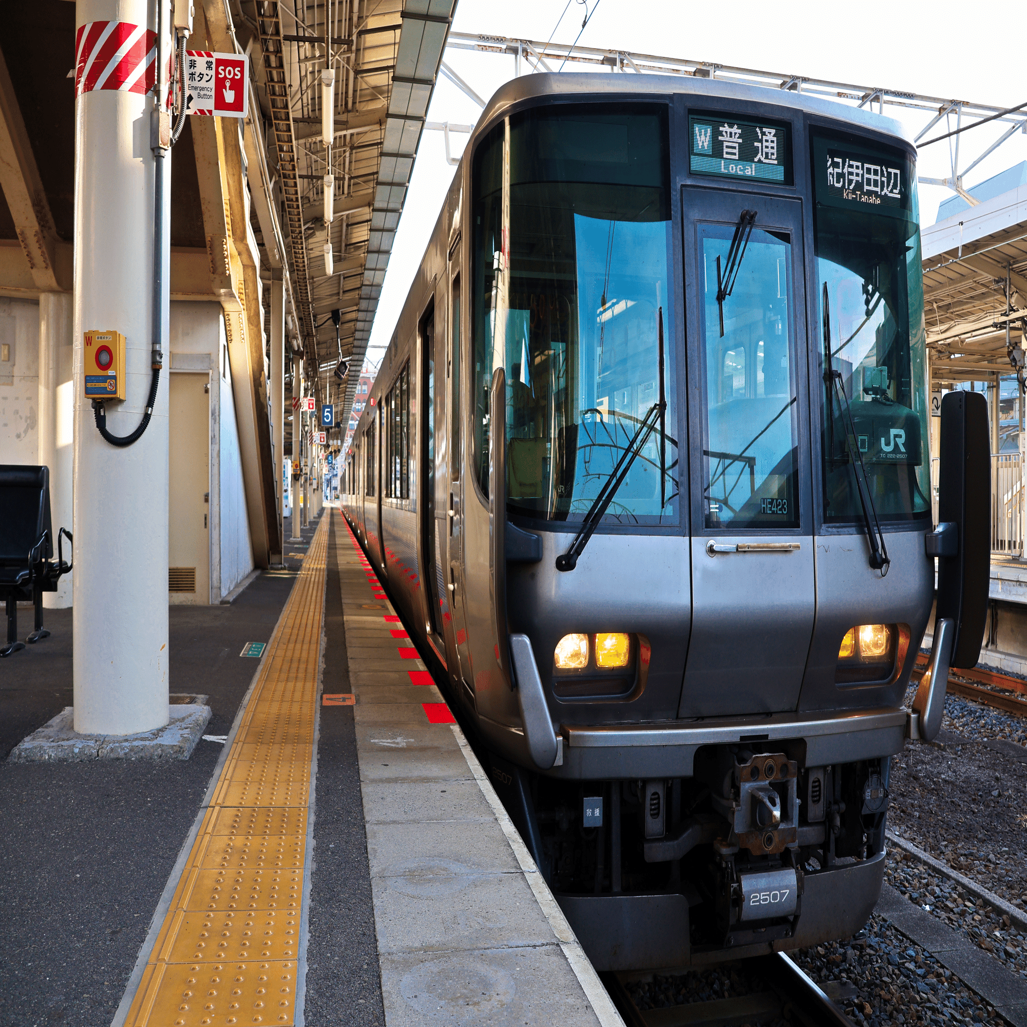 鈍行列車で和歌山の海を見ながら本州最南端へ行った話｜じょじょ