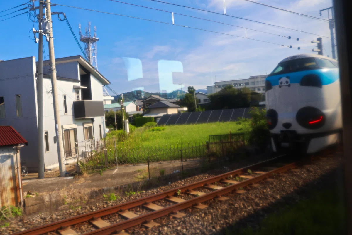 鈍行列車で和歌山の海を見ながら本州最南端へ行った話｜じょじょ