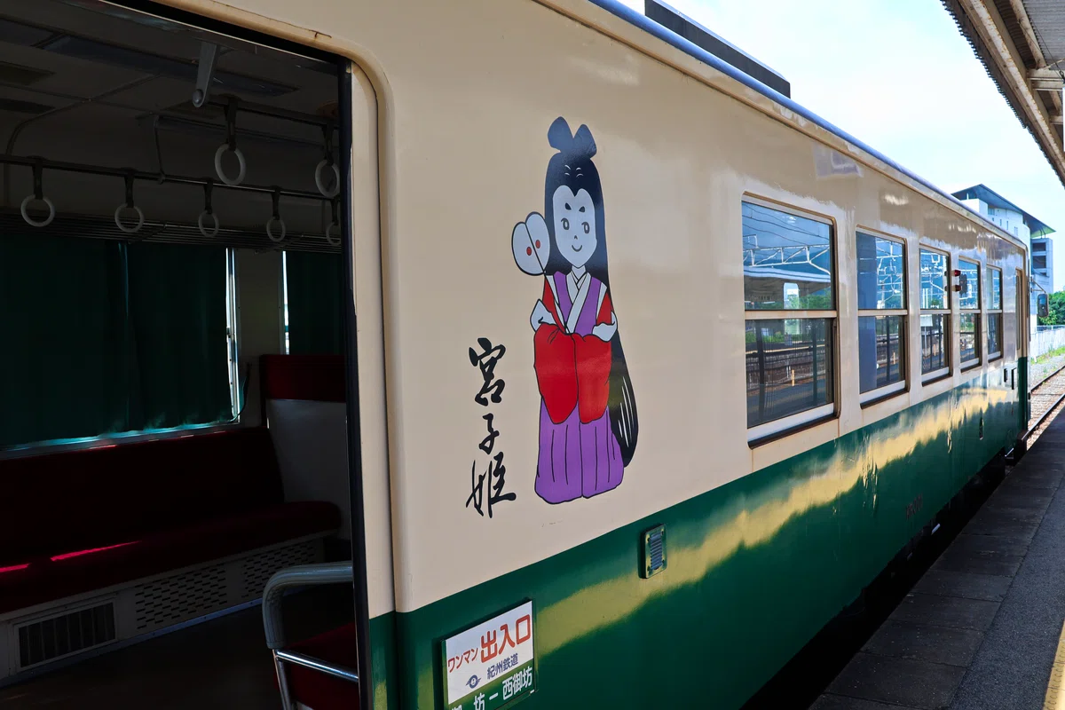 鈍行列車で和歌山の海を見ながら本州最南端へ行った話｜じょじょ