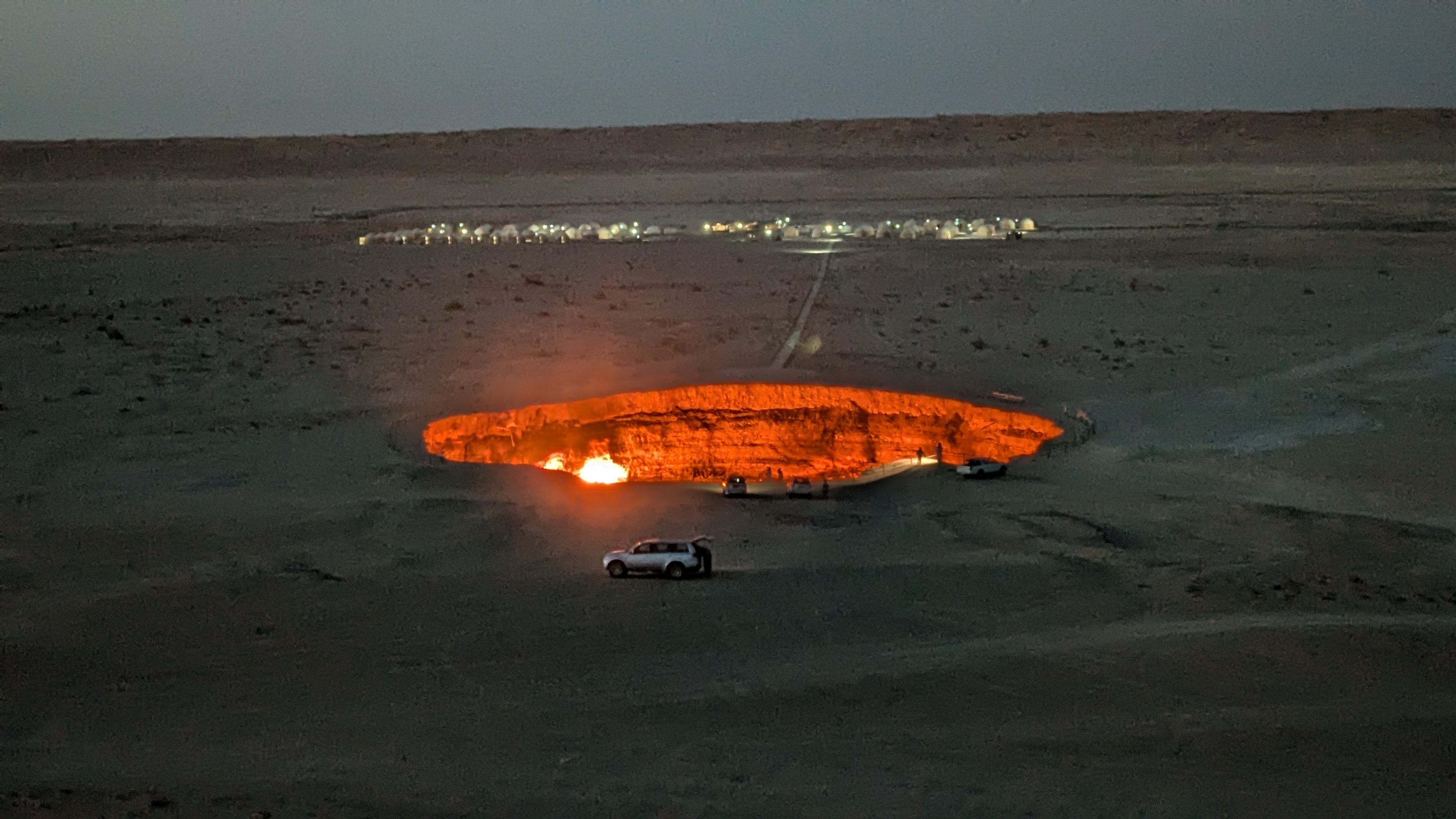 トルクメニスタンのアンティーク トルクメニスタン#2】アシガバートと地獄の門｜五里霧中