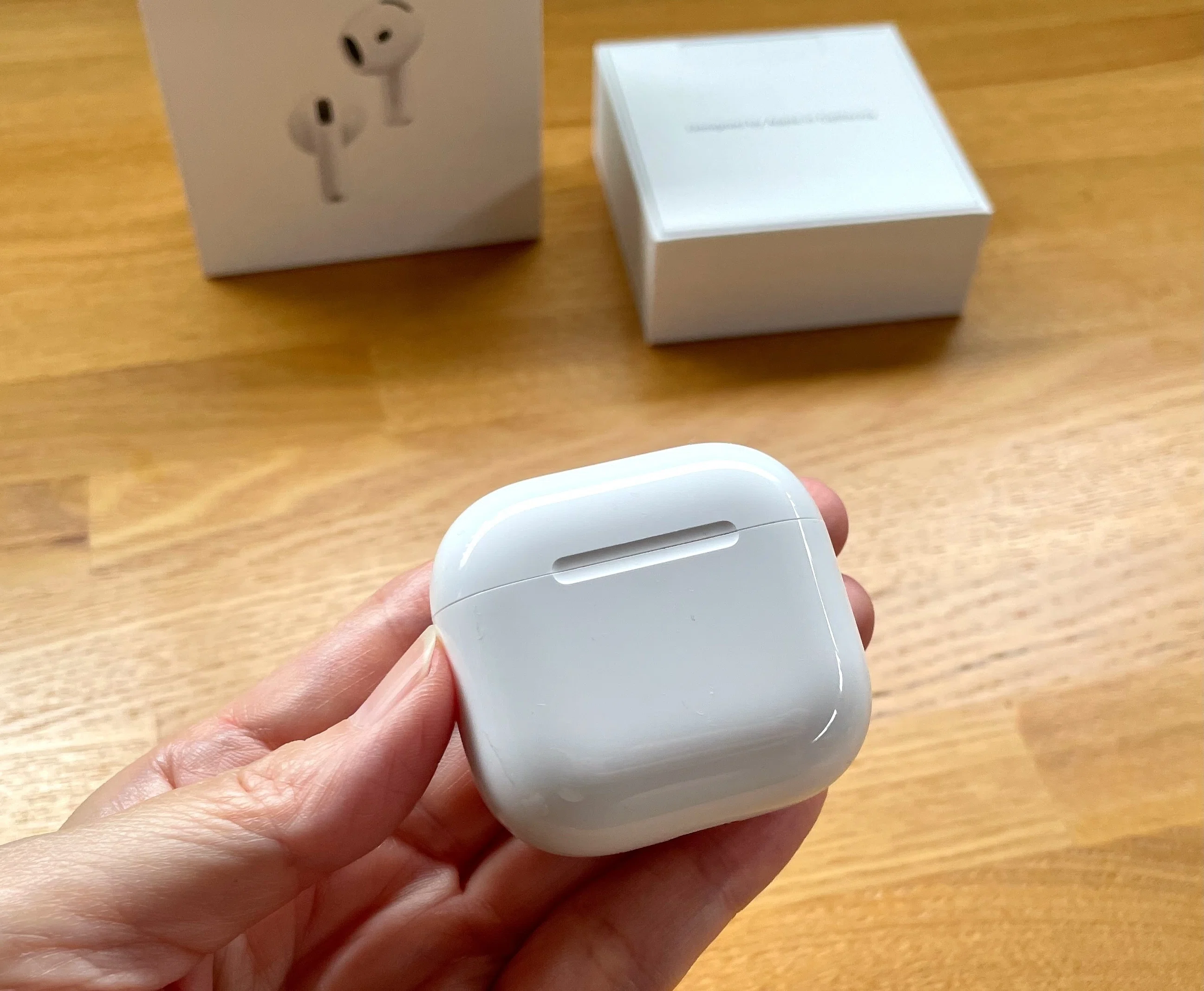 AirPods 4 の使い心地｜アユミ＠絵描き