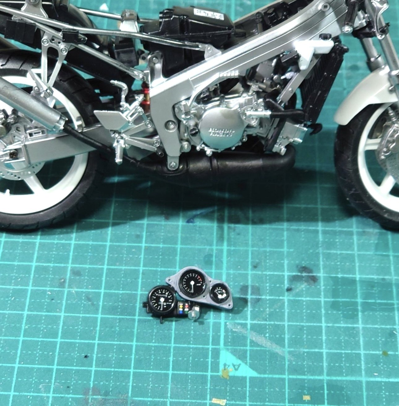 先輩にプレゼントした青テラNSRのお話(アオシマ 1/12 NSR250R)｜はるさー