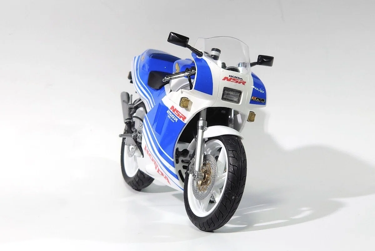 先輩にプレゼントした青テラNSRのお話(アオシマ 1/12 NSR250R)｜はるさー