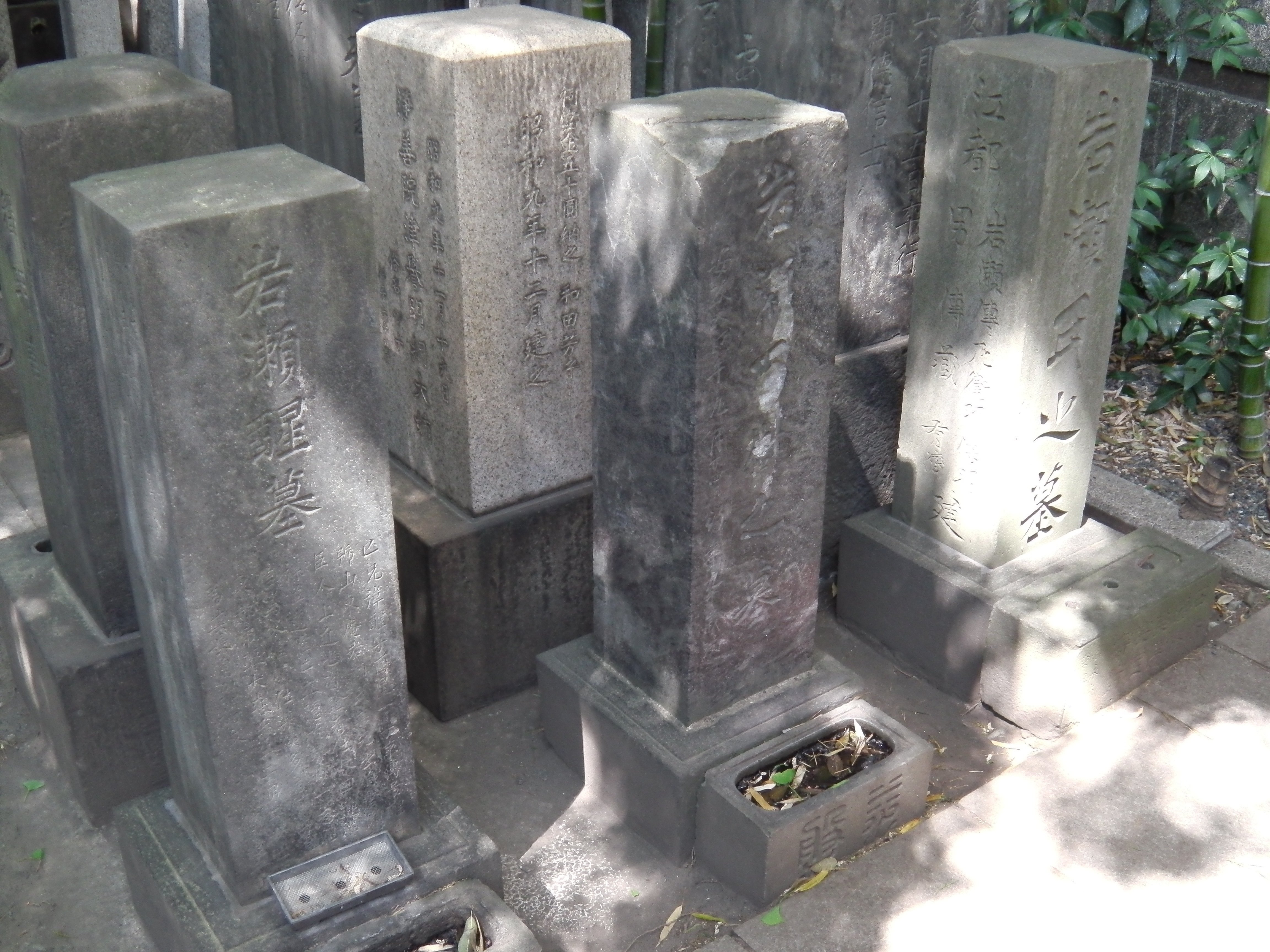 山東京伝の墓はここだ！｜歩いて、探して、歴史を発掘する黒田涼