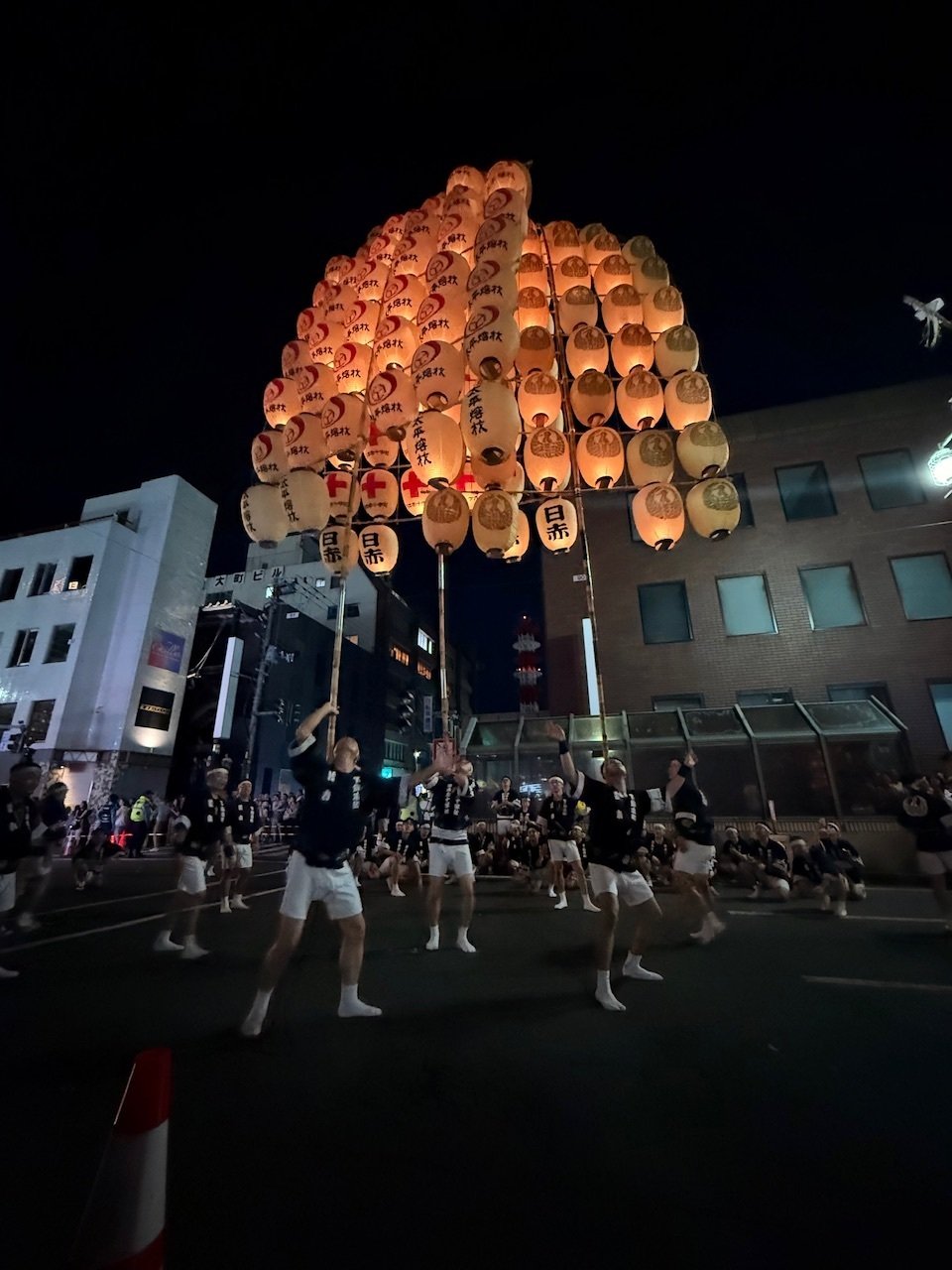 あまりに大満足】秋田の竿燈祭りに行ってみた｜mayu
