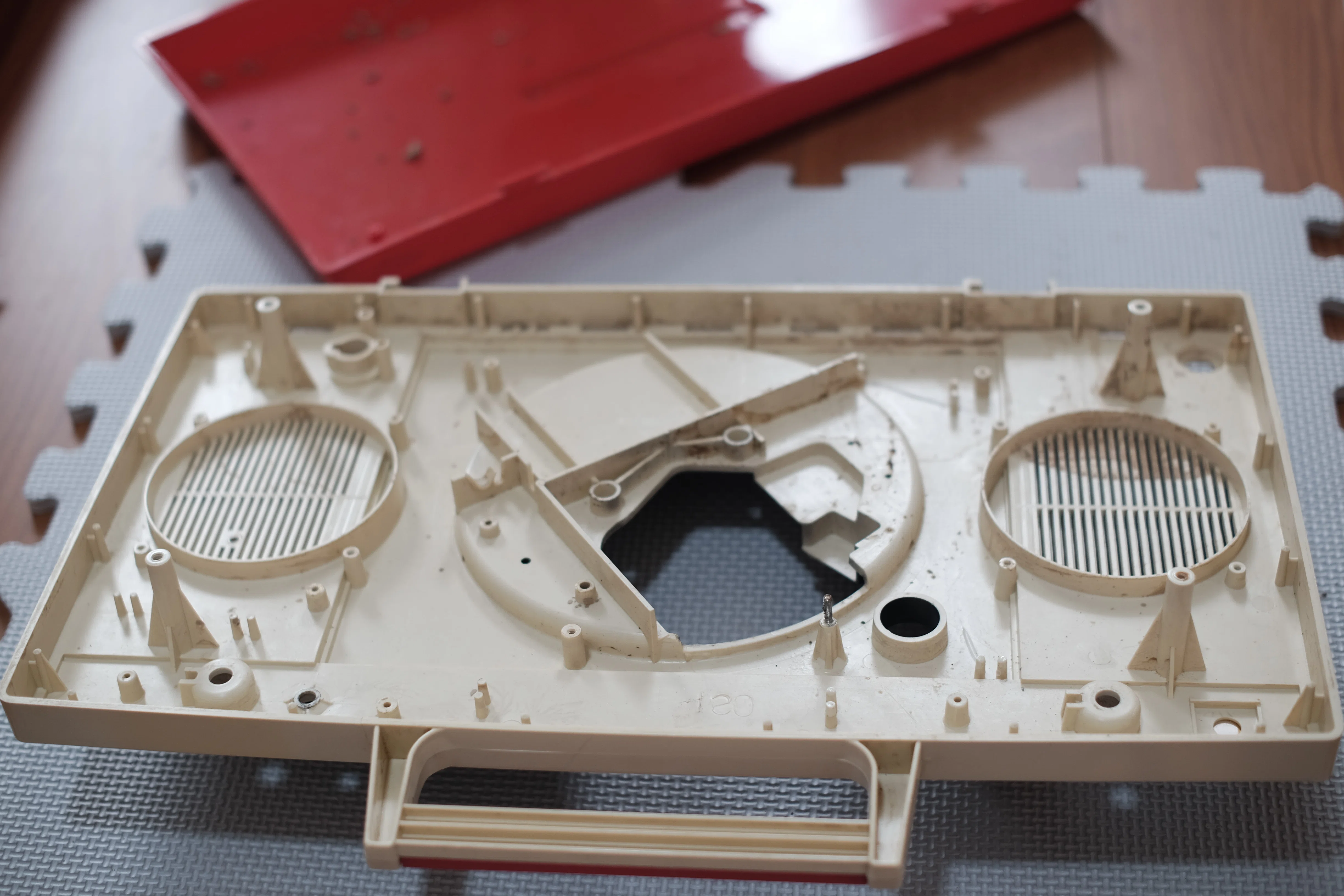 鮮やかな赤のレコードプレーヤー ビクター（Victor）｜PE-8400 その②
