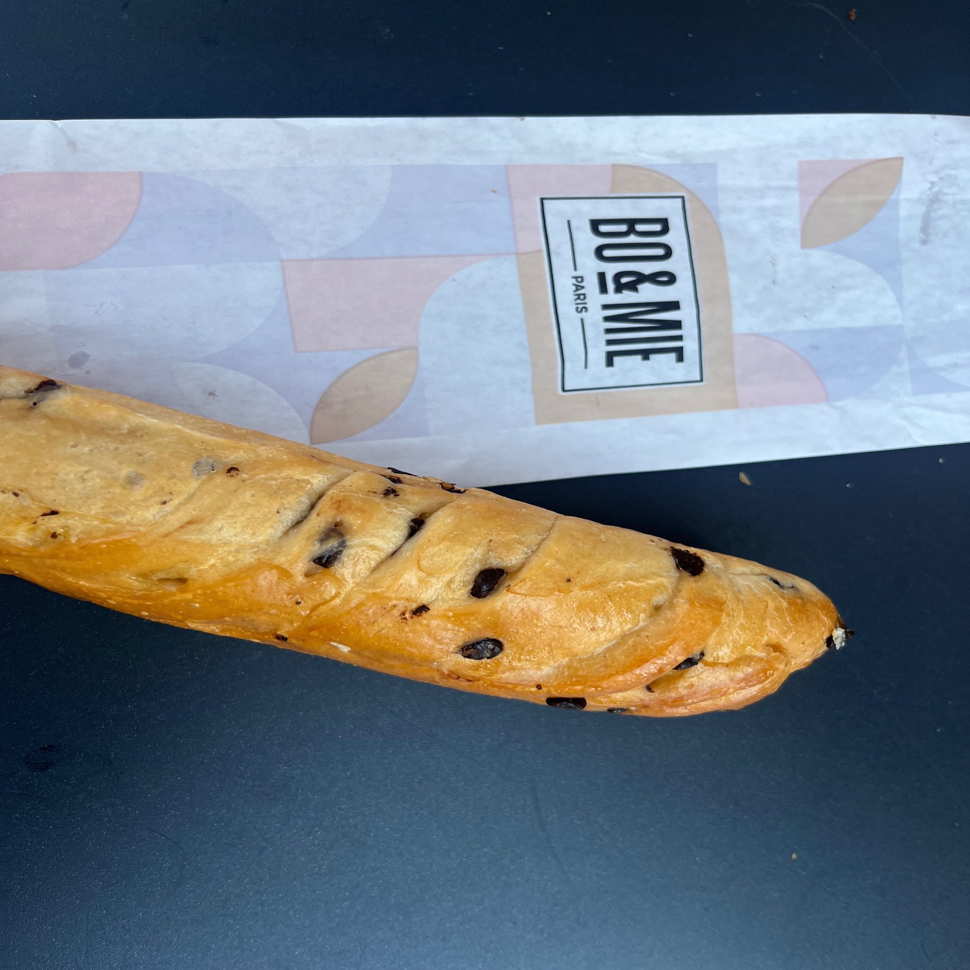 Viennoise aux Pépites de chocolat ペピート （ヴィエノワ・オ・ショコラ）｜Tomomi Okamoto, image size:1500x2000