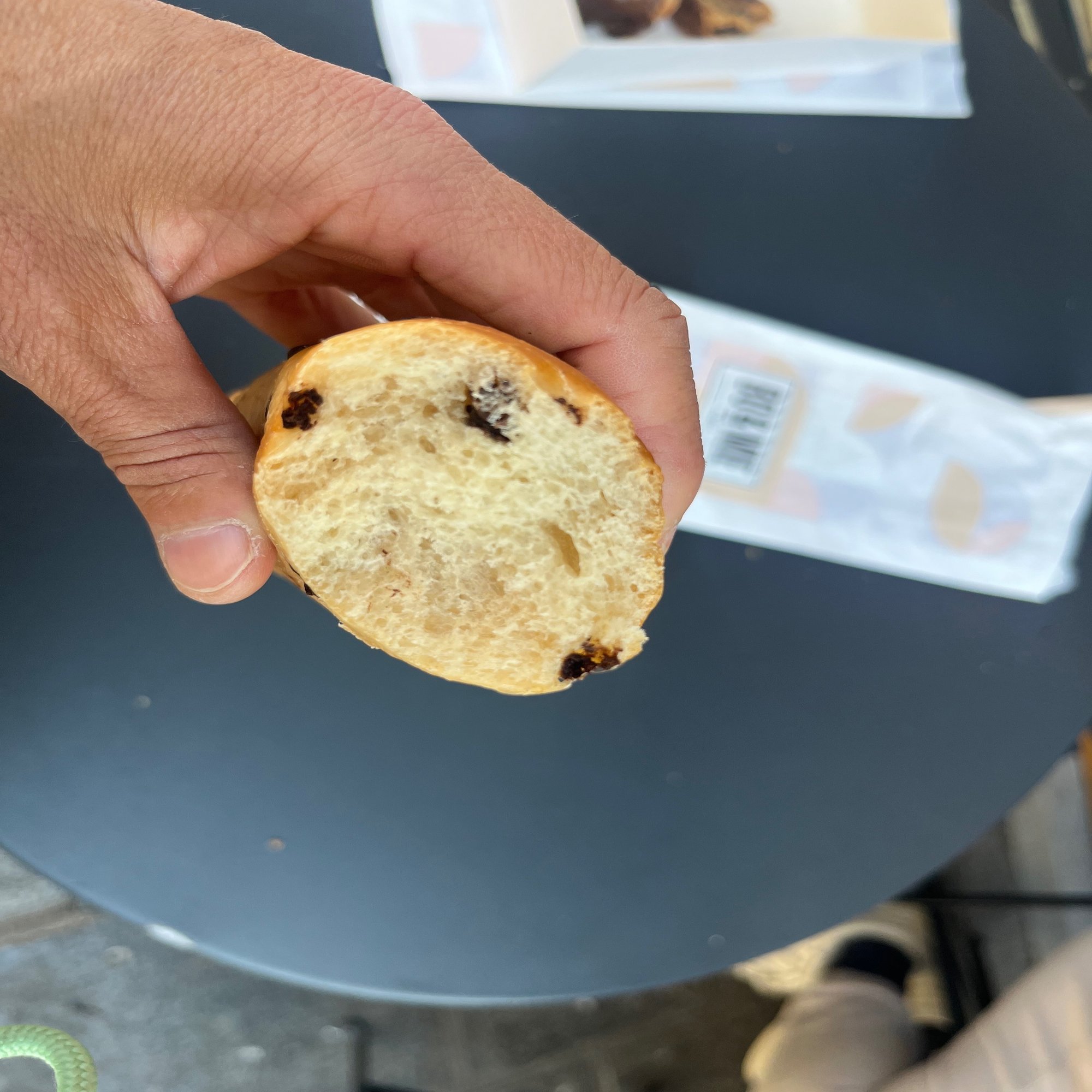 Viennoise aux Pépites de chocolat ペピート （ヴィエノワ・オ・ショコラ）｜Tomomi Okamoto, image size:1500x2000