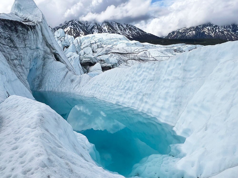 氷河を滑る 夏のアラスカで氷河を歩いて・登って・飲んできた！｜ゆかかか@ハワイ