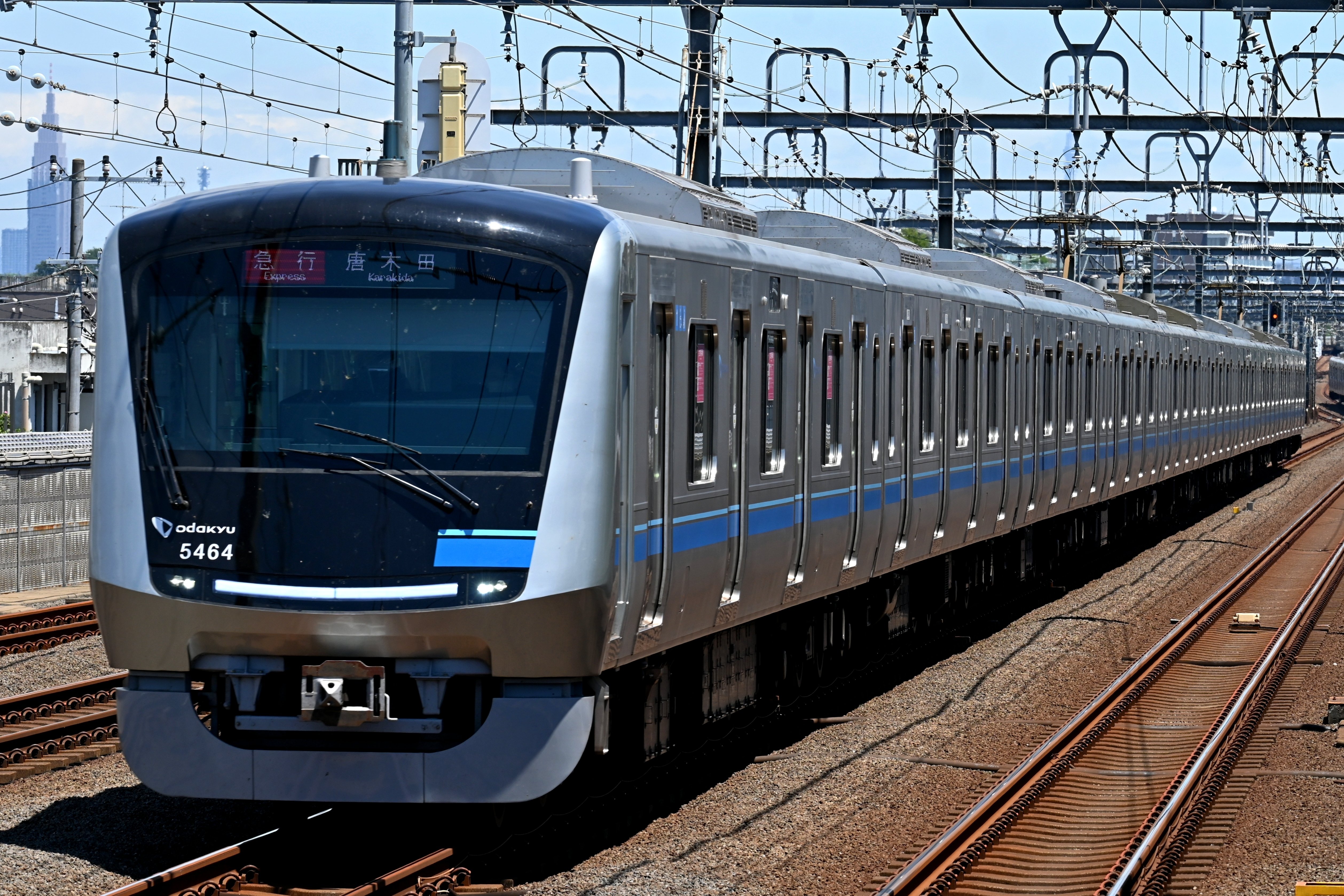 小田急ロマンスカー 最後の前面愛称表示搭載の30000形EXE・営業