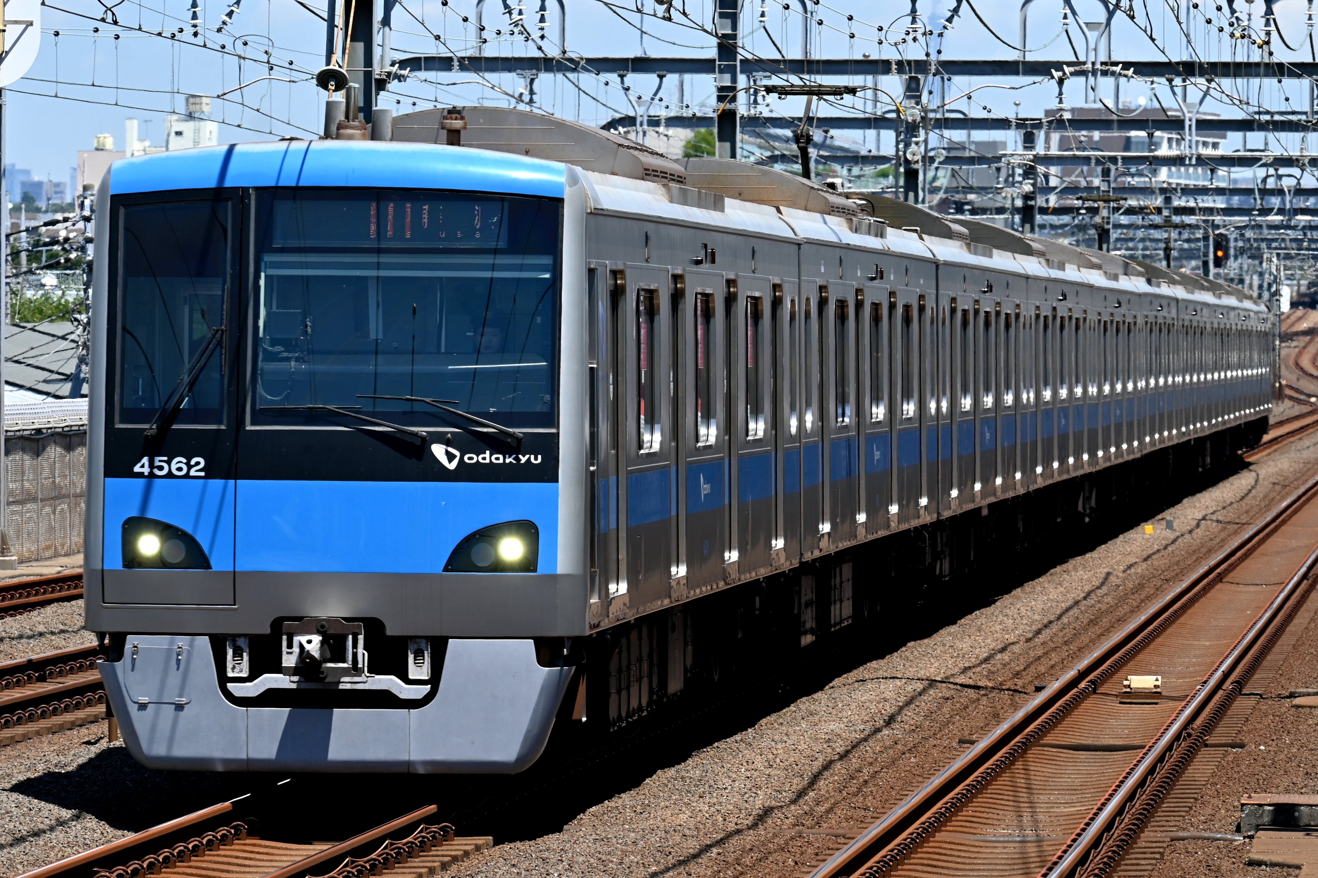 小田急ロマンスカー 最後の前面愛称表示搭載の30000形EXE・営業