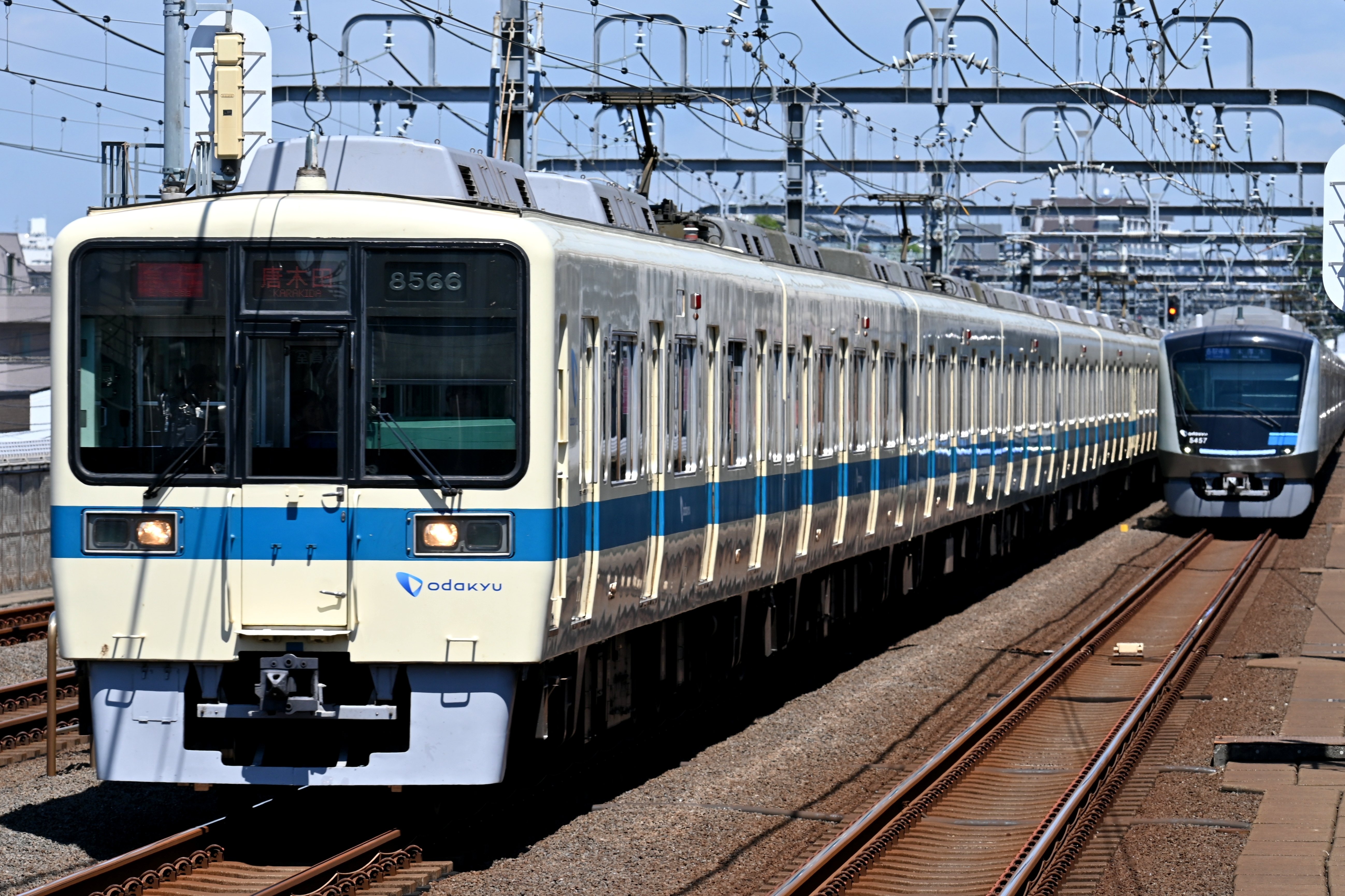 小田急ロマンスカー 最後の前面愛称表示搭載の30000形EXE・営業