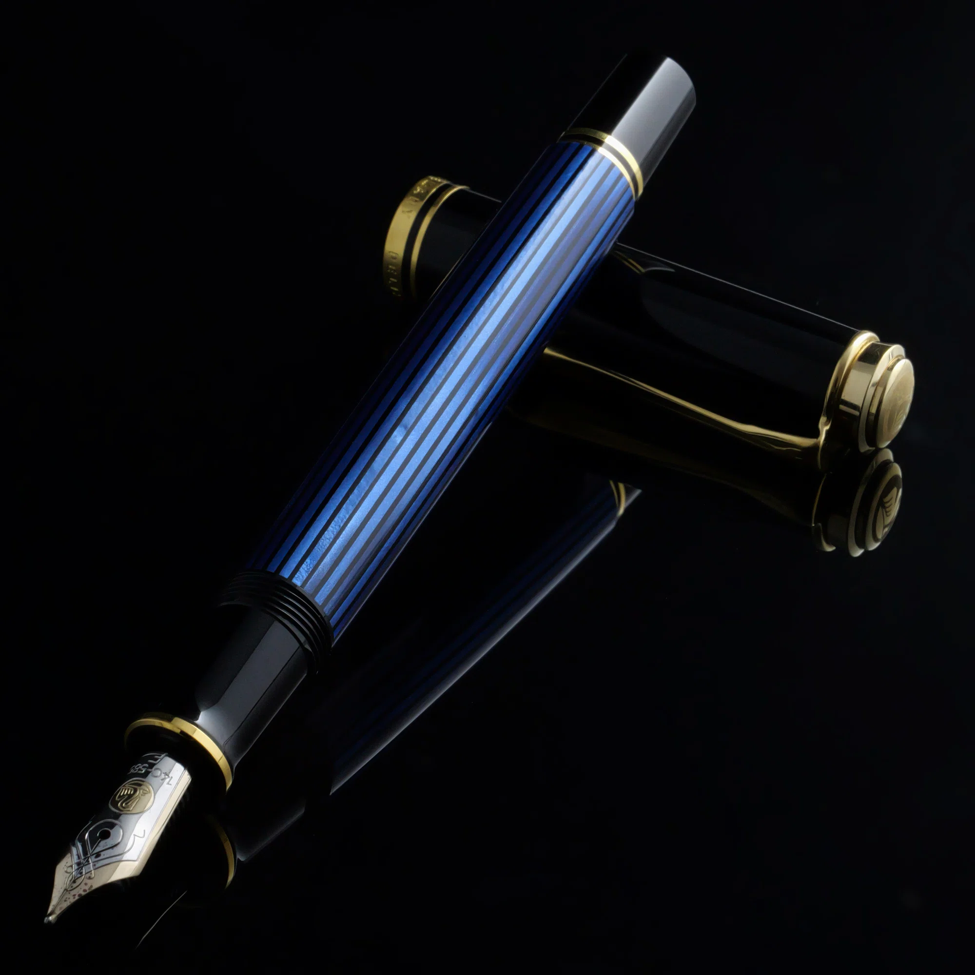 碧の余韻のスーべレーン：Pelikan Souverän M400 Blue Stripe｜Hideo 
