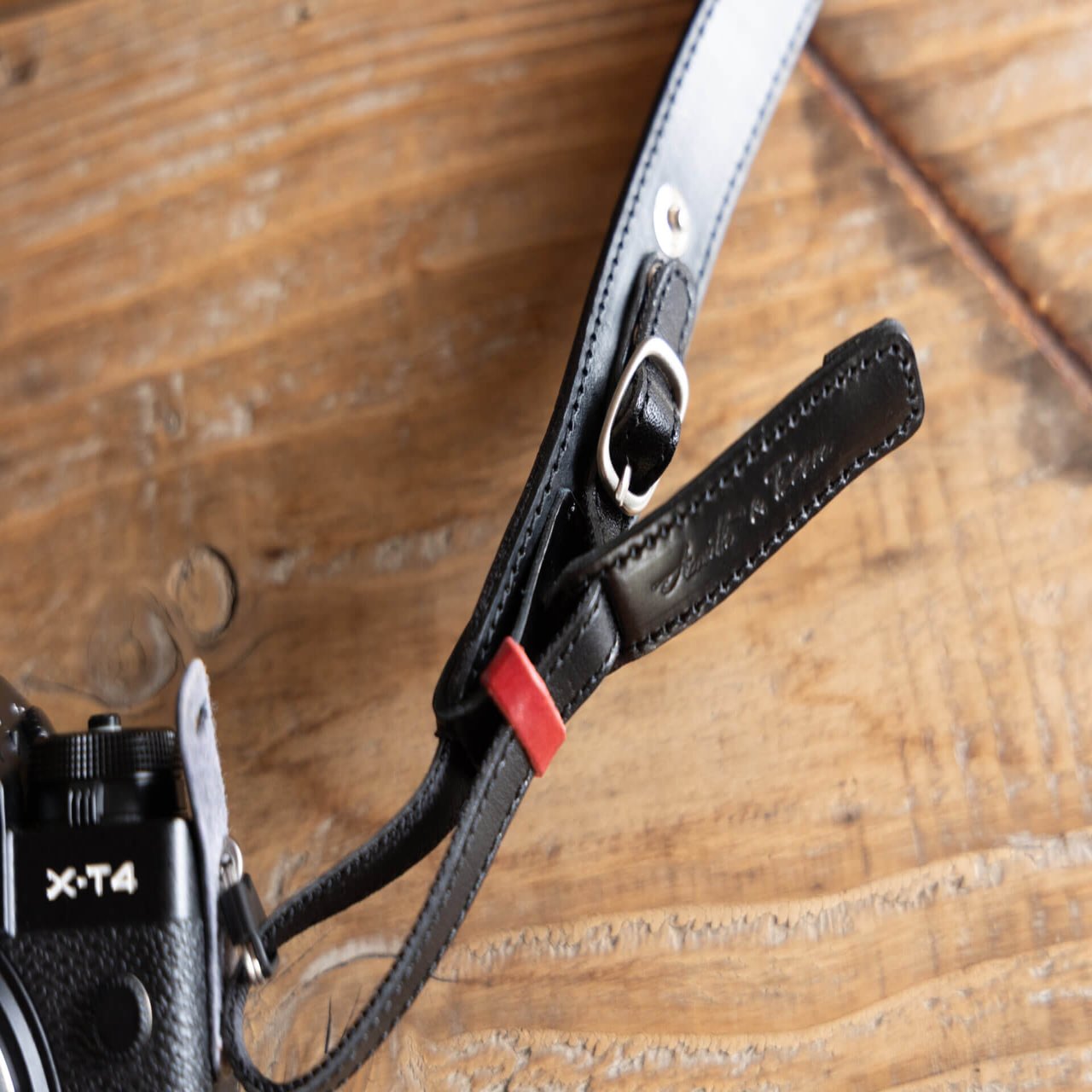 職人がひとつひとつ作るカメラストラップ、Acru『カシェ・レッタ for