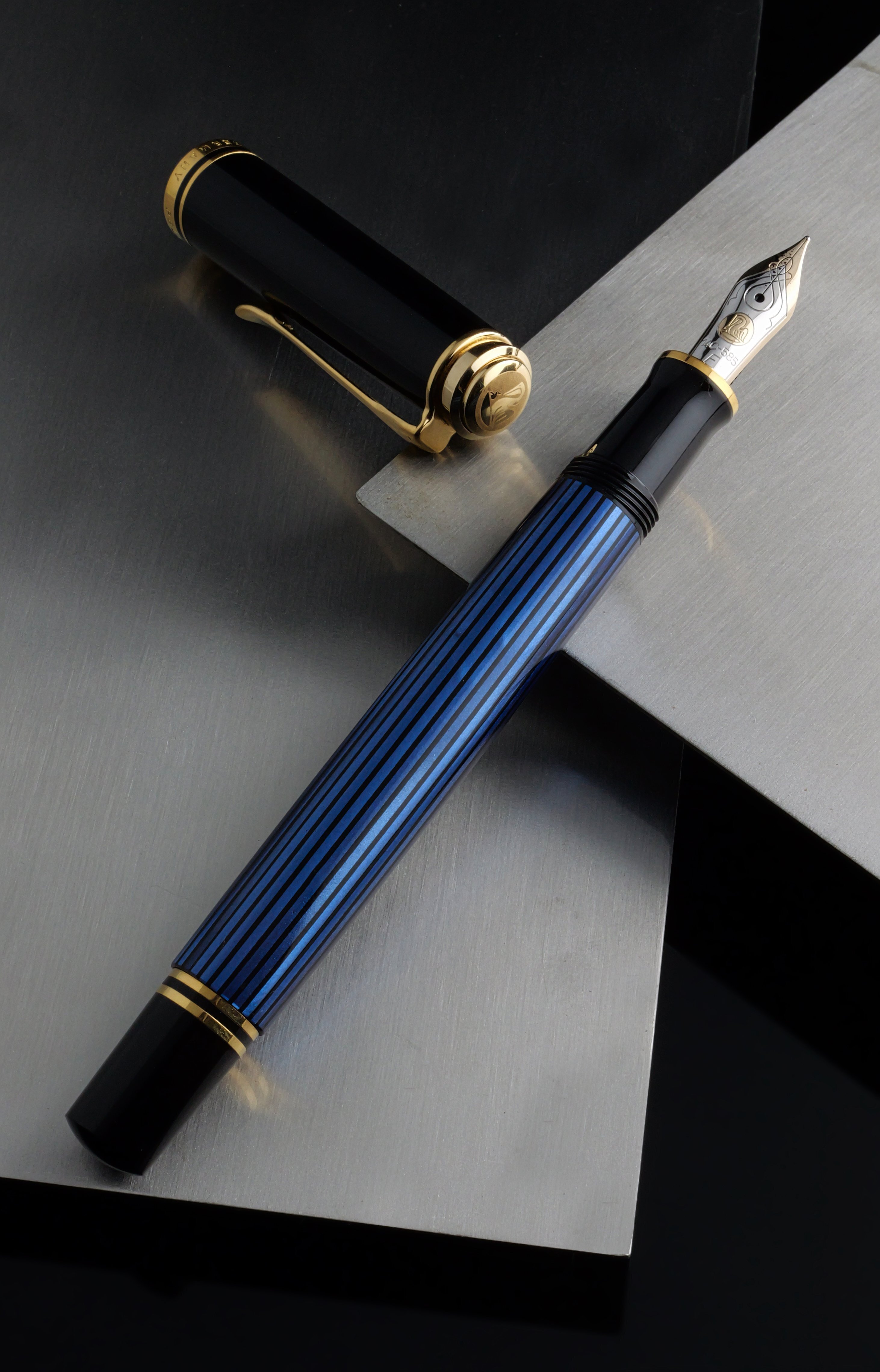 碧の余韻のスーべレーン：Pelikan Souverän M400 Blue Stripe