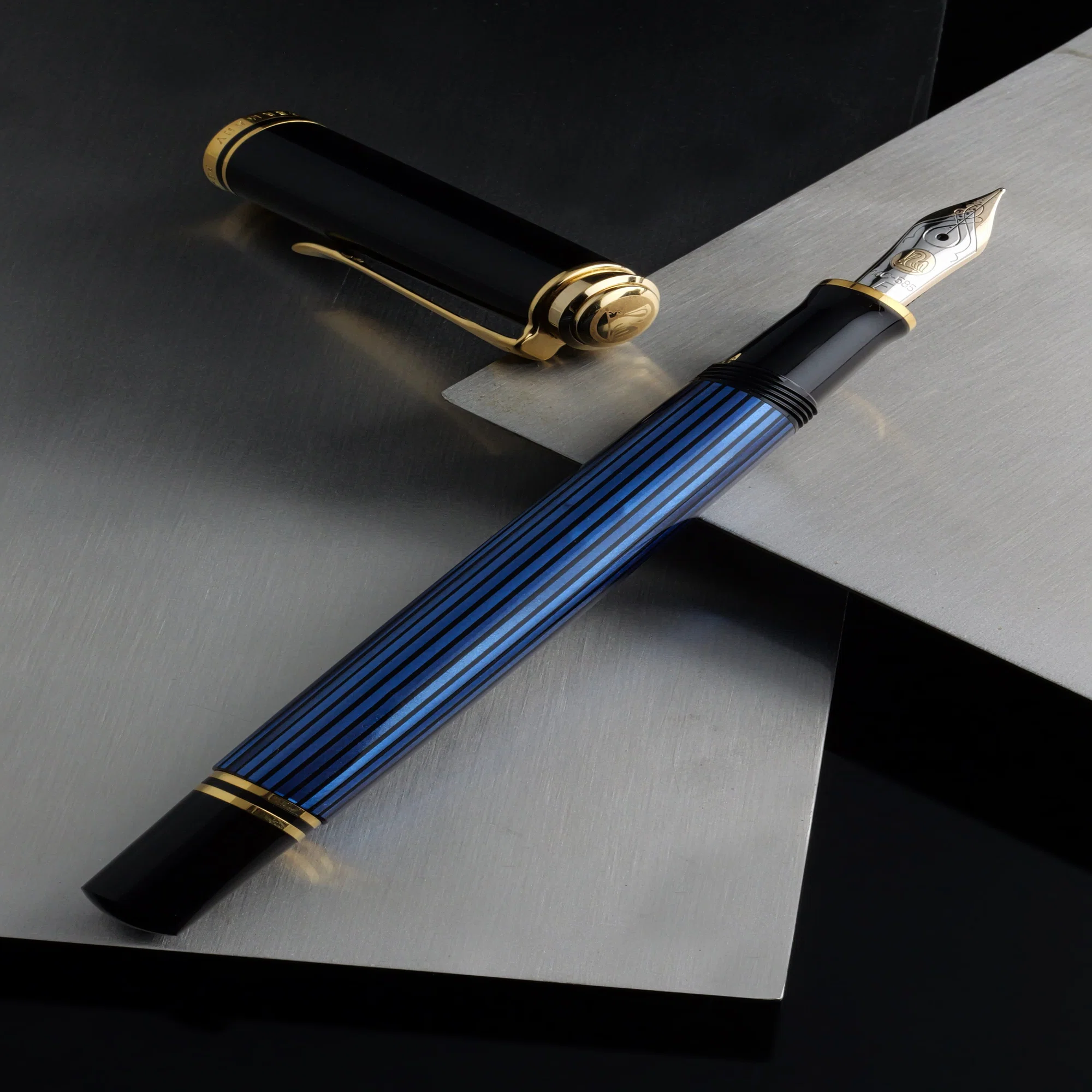 碧の余韻のスーべレーン：Pelikan Souverän M400 Blue Stripe｜Hideo 