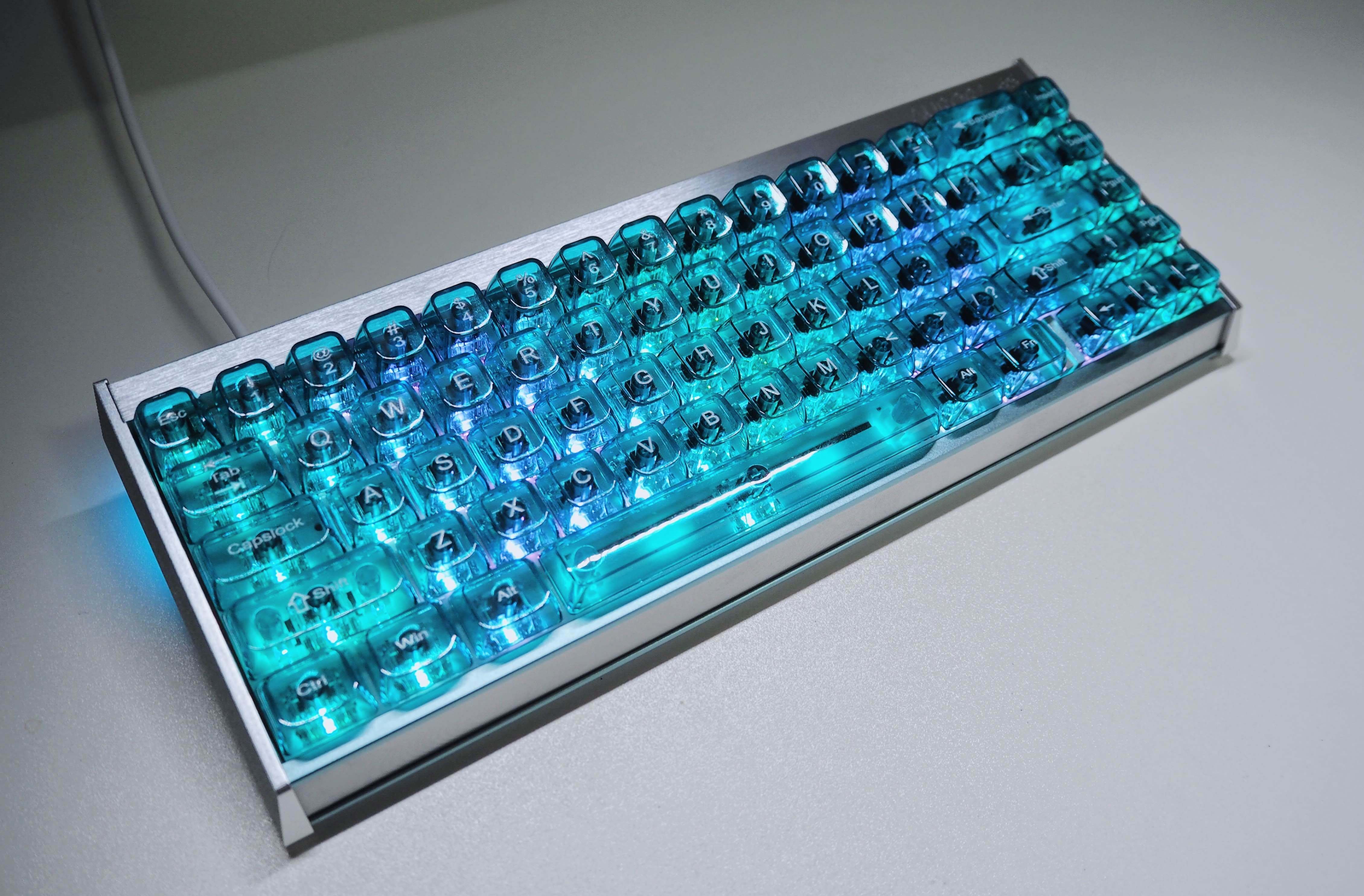 幻想的な外観のラピッドトリガーキーボード / IPI AURORA65