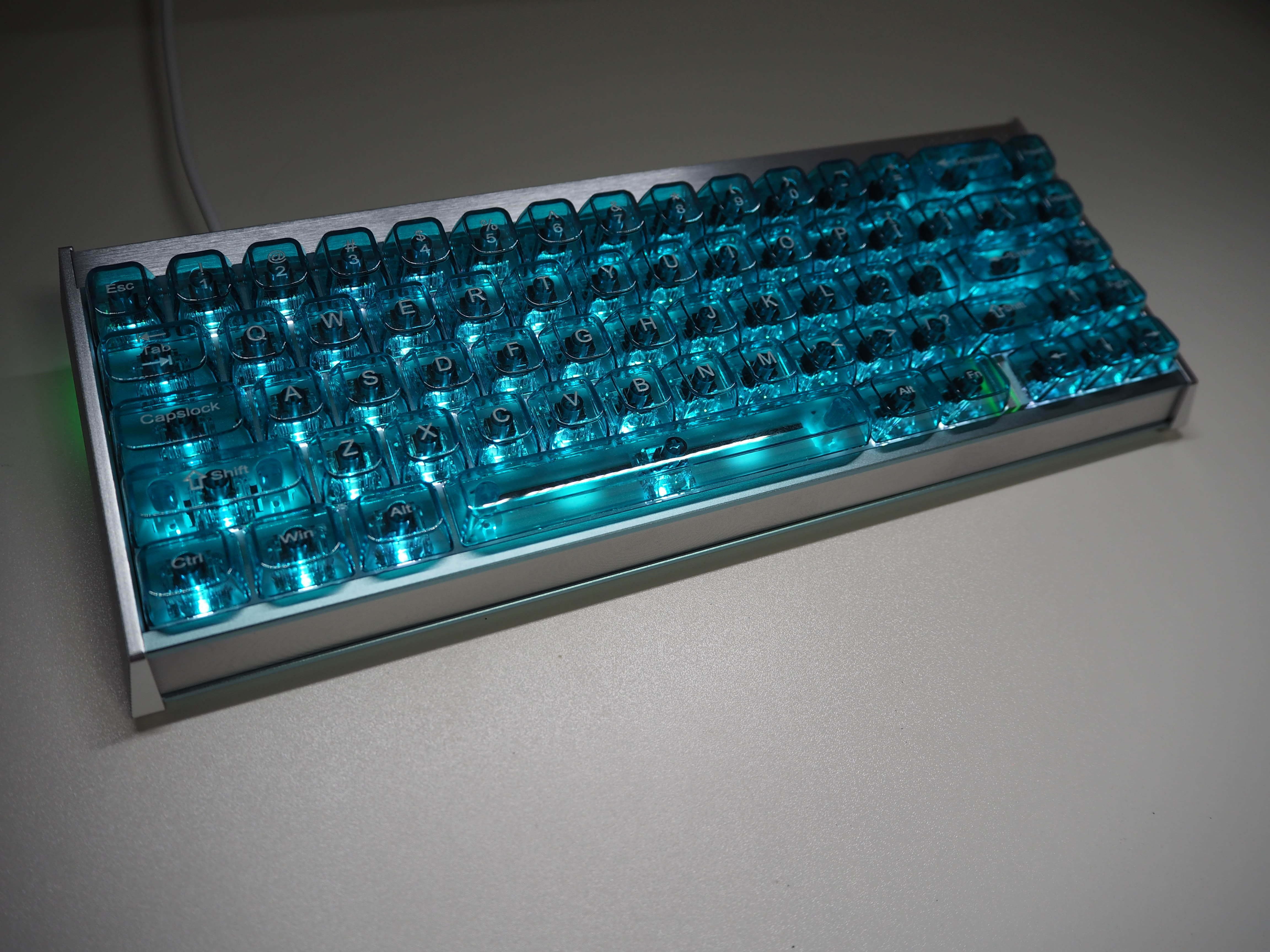 幻想的な外観のラピッドトリガーキーボード / IPI AURORA65 レビュー