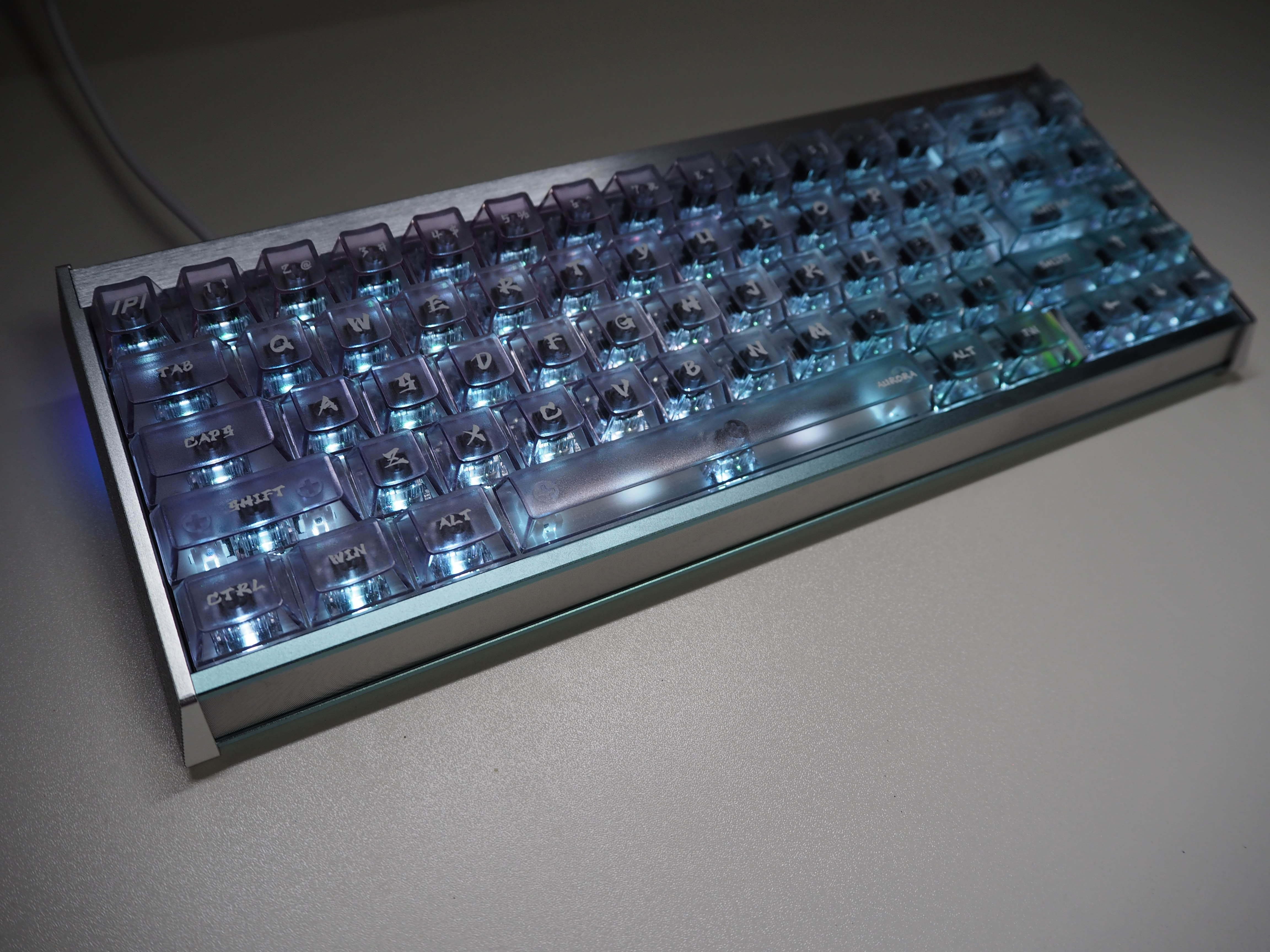 幻想的な外観のラピッドトリガーキーボード / IPI AURORA65
