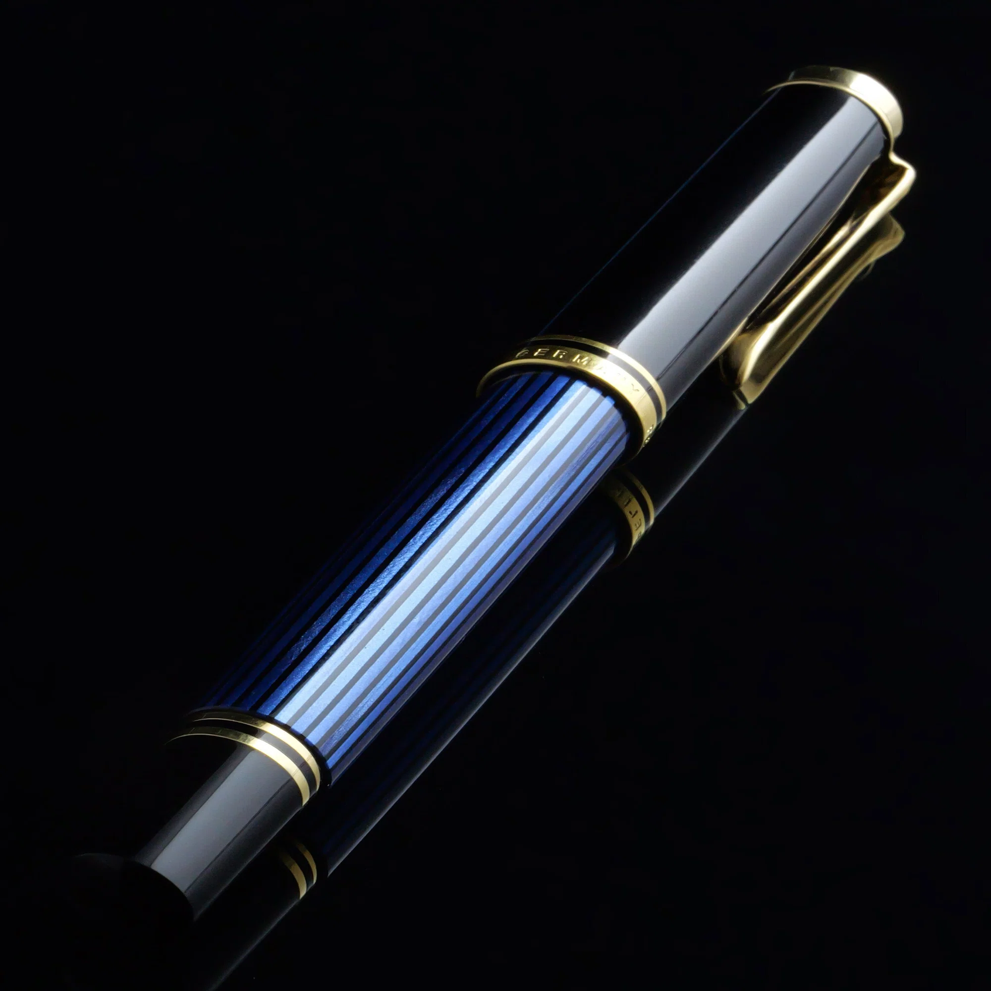 碧の余韻のスーべレーン：Pelikan Souverän M400 Blue Stripe｜Hideo 