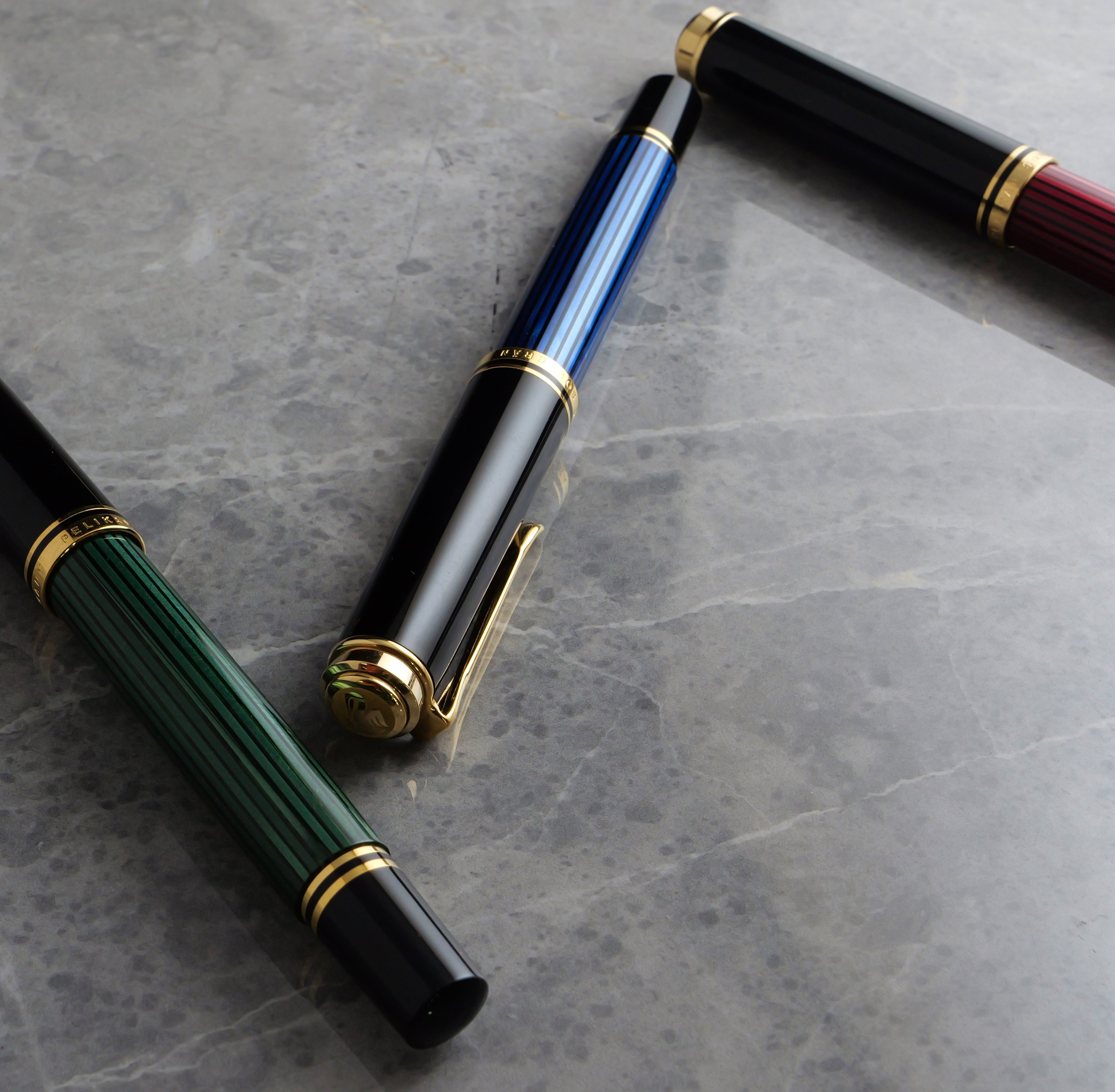 碧の余韻のスーべレーン：Pelikan Souverän M400 Blue Stripe｜Hideo