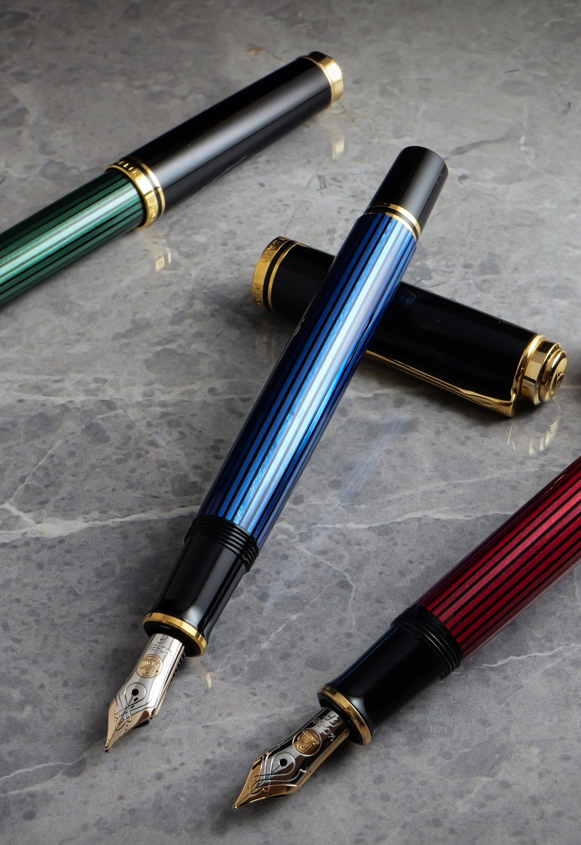 碧の余韻のスーべレーン：Pelikan Souverän M400 Blue Stripe