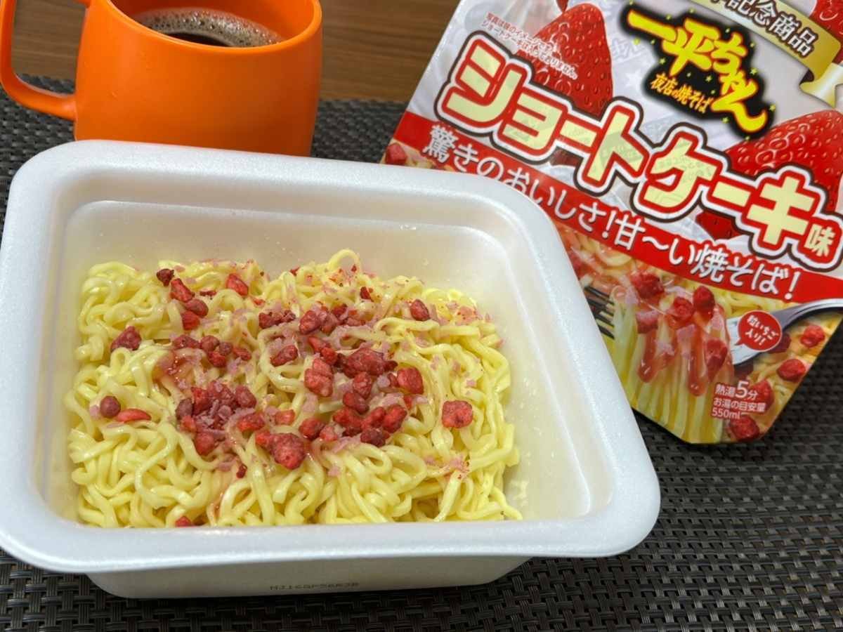 明星 一平ちゃん夜店の焼そば ショートケーキ味 明星 一平ちゃん夜店の焼そば ショートケーキ味」が9年ぶりに