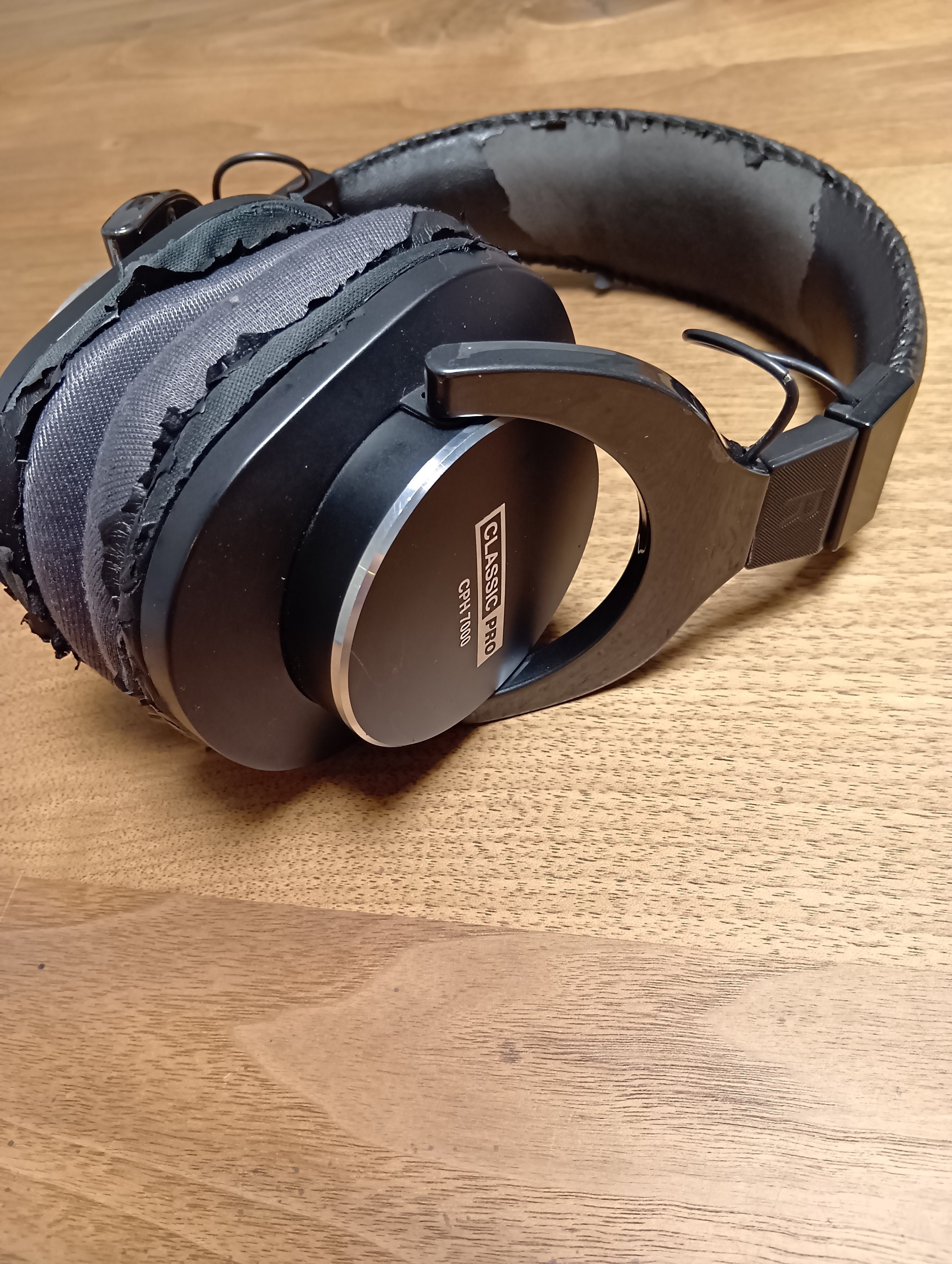 壊れたヘッドホン Amazon.co.jp: SONY 密閉型ヘッドホン 折りたたみ式 ブラック