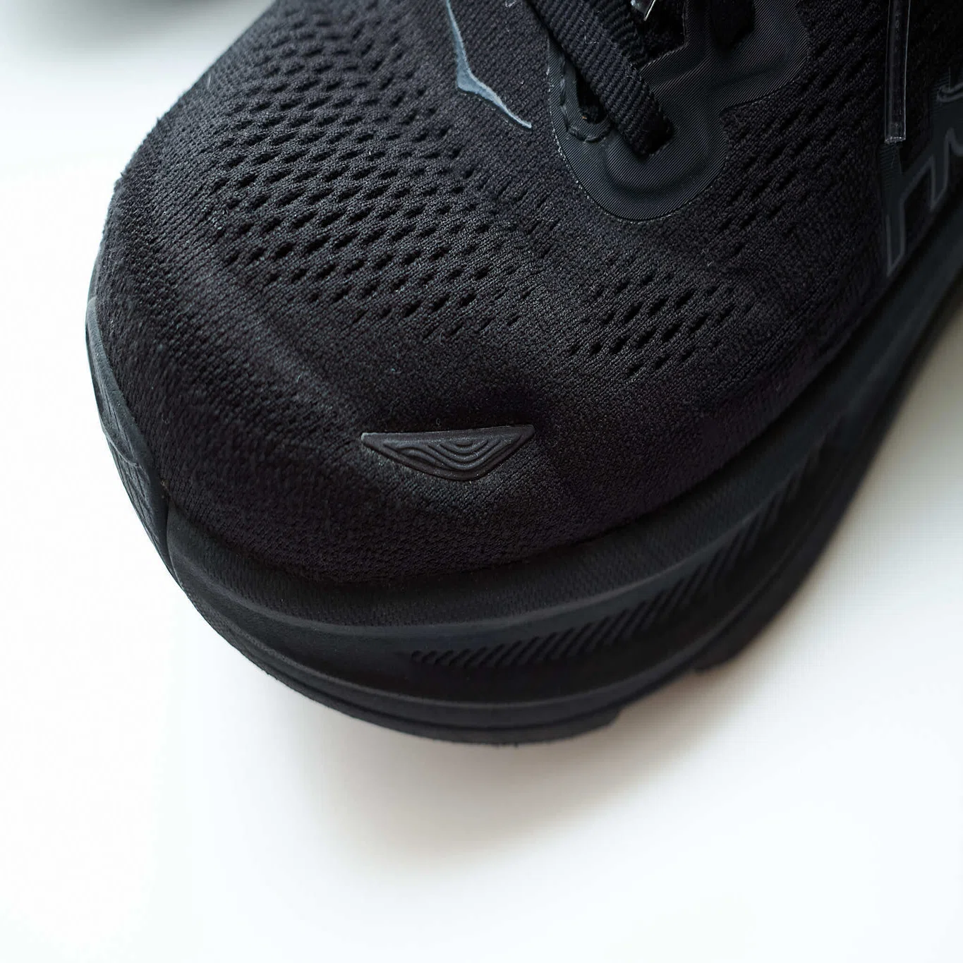 もう全部コレでいい。日常と旅のスニーカーHOKA「BONDI 9」｜てけしゅん