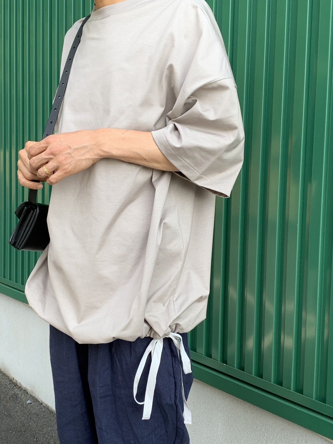 HAVERSACKのオーバーサイズクルーネックTシャツでコーディネート｜SLOW JAM