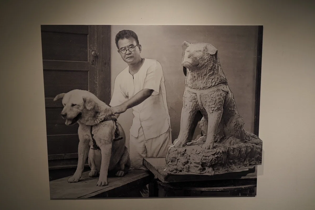 ひねくれ松濤美術館 親子二代で作り上げた日本一有名な銅像 「黙然たる 