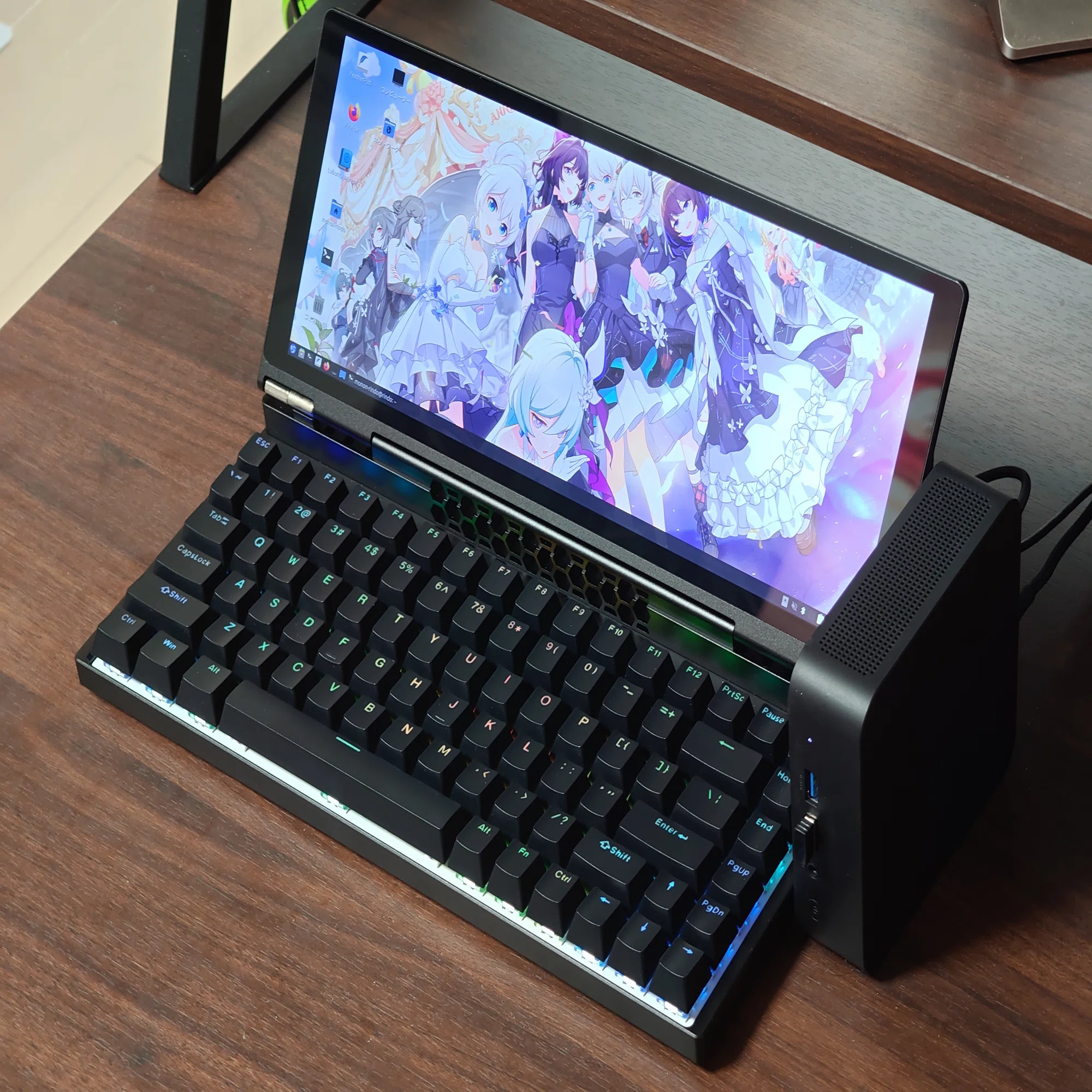 サンコーの10インチモニター搭載メカニカルキーボード（KWSD25CBK）に 