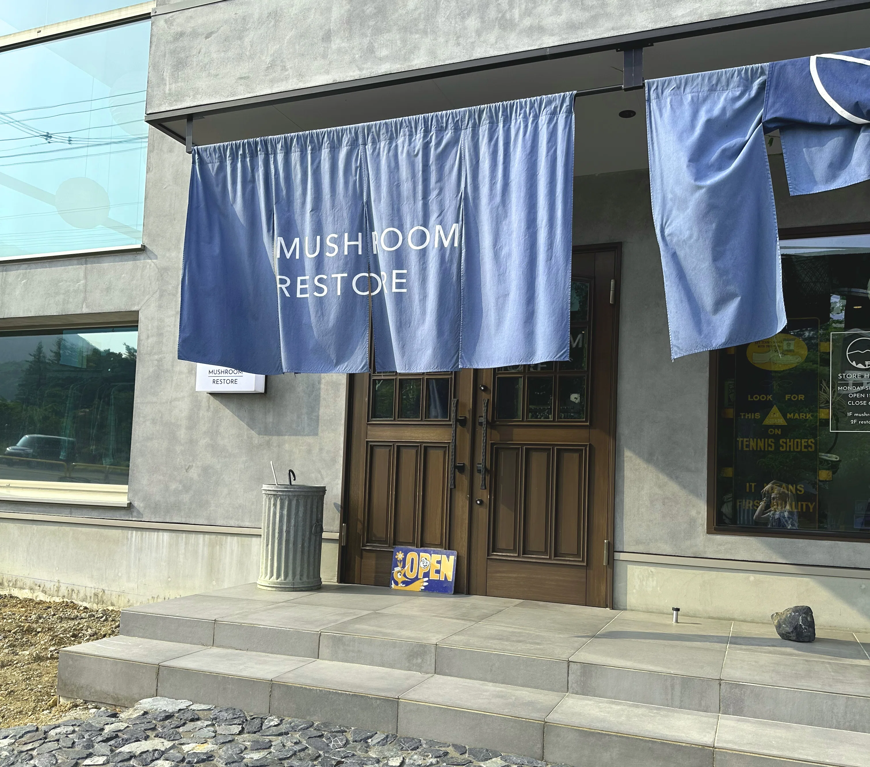 全国から古着ファンが訪れる聖地！新潟・彌彦神社参道の名店 mushroom