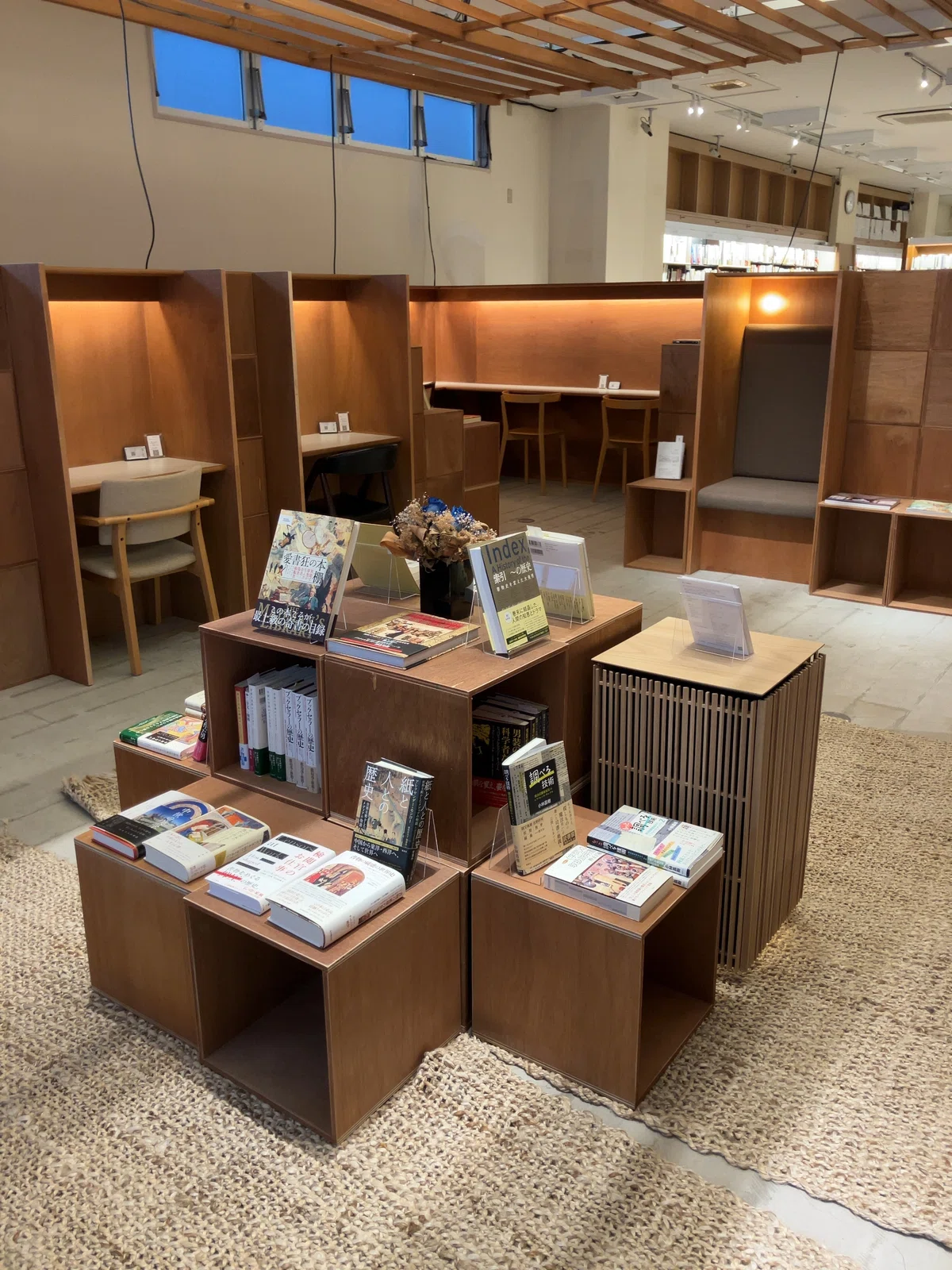 [Nara] Keirindo Bookstore's stay-type book cafe 