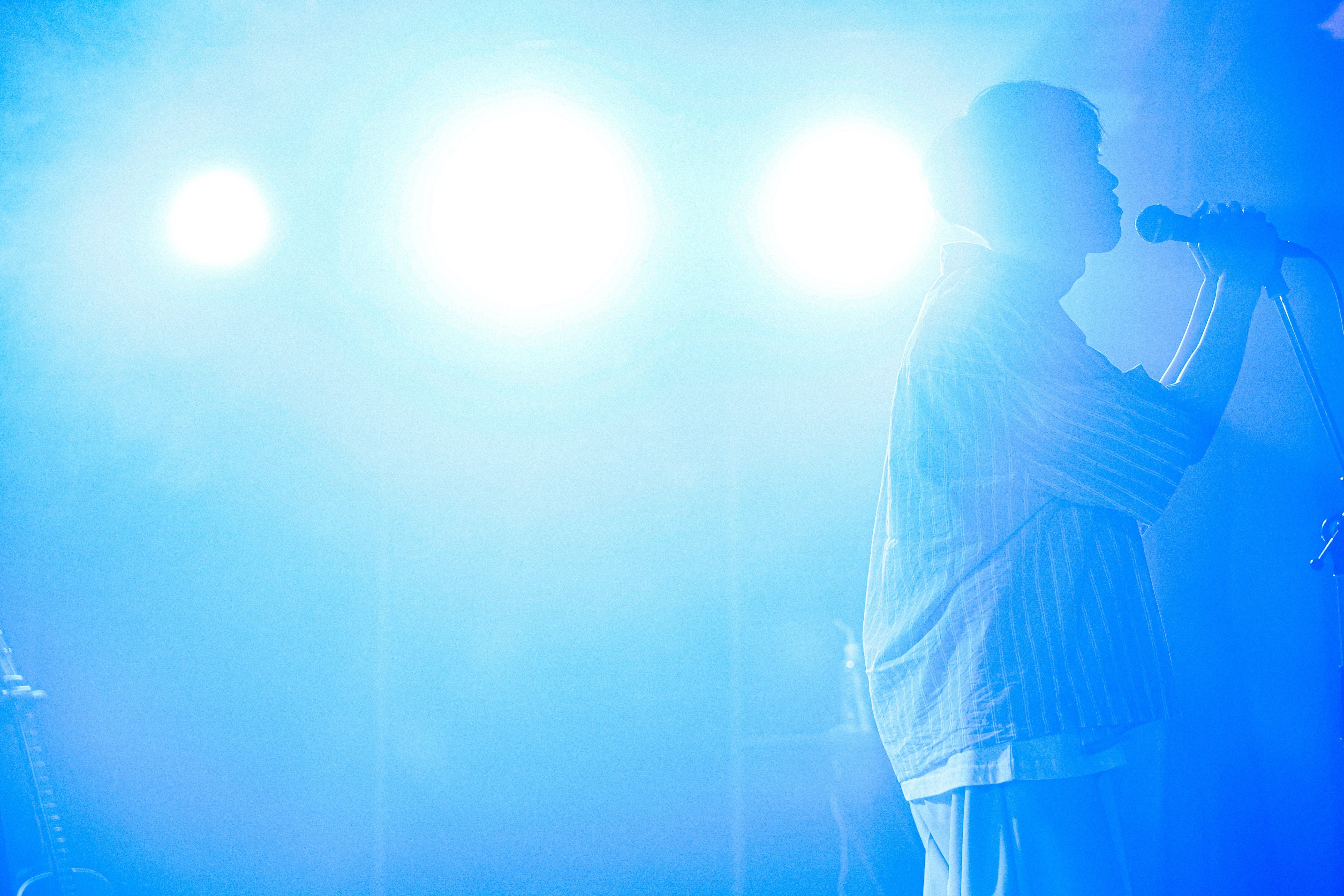 曲さえ広まればいいと思っていた」“顔出しナシ”で活動するMel、ライブ